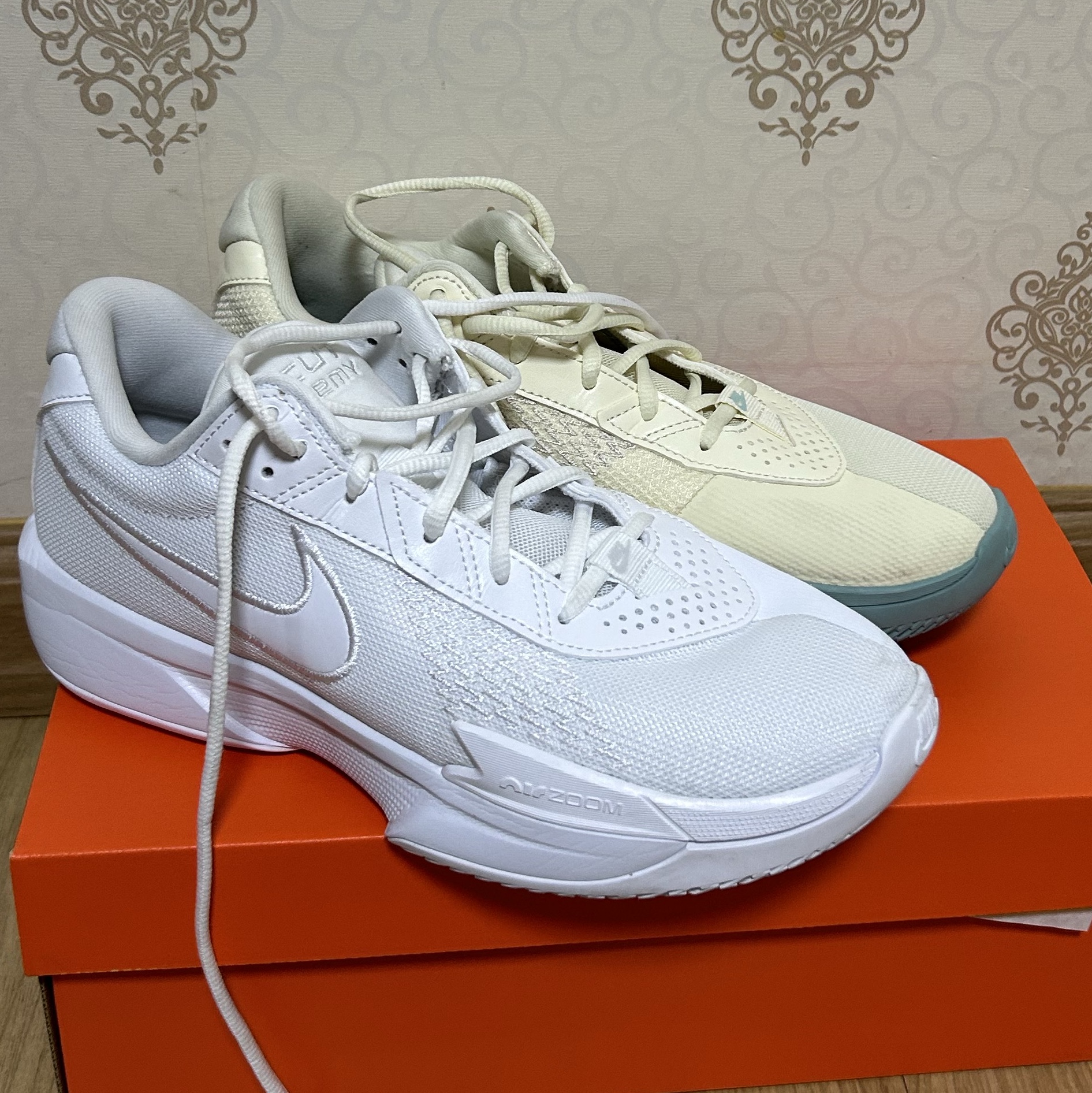 Nike Air Zoom G.T. Cut Academy EP White Photon Dust, Nike Air Zoom GT Cut Academy EP Coconut Milk Mineral 착용 스타일 - 2