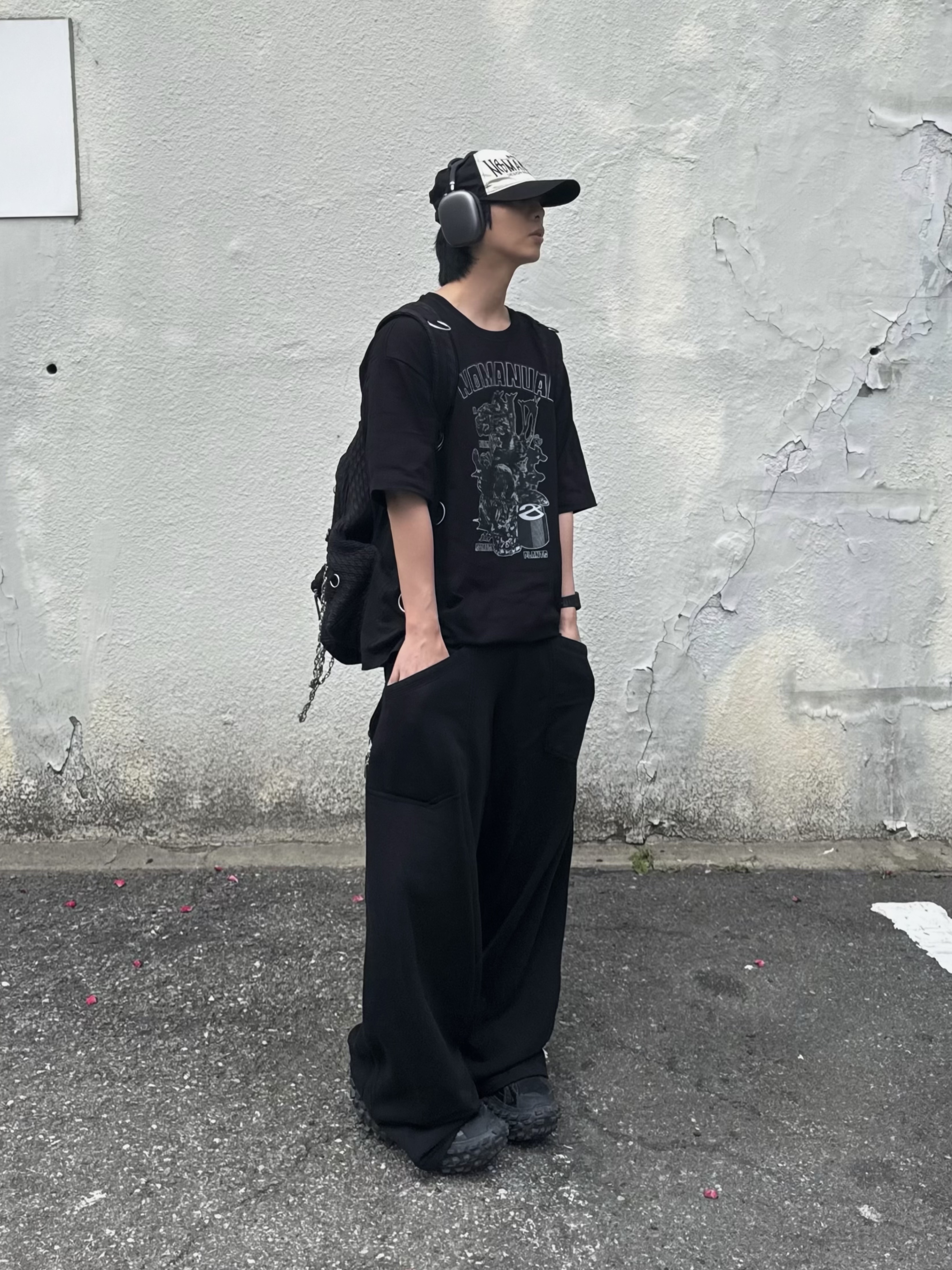 Balenciaga Defender Sneakers Black 착용 스타일 - 1