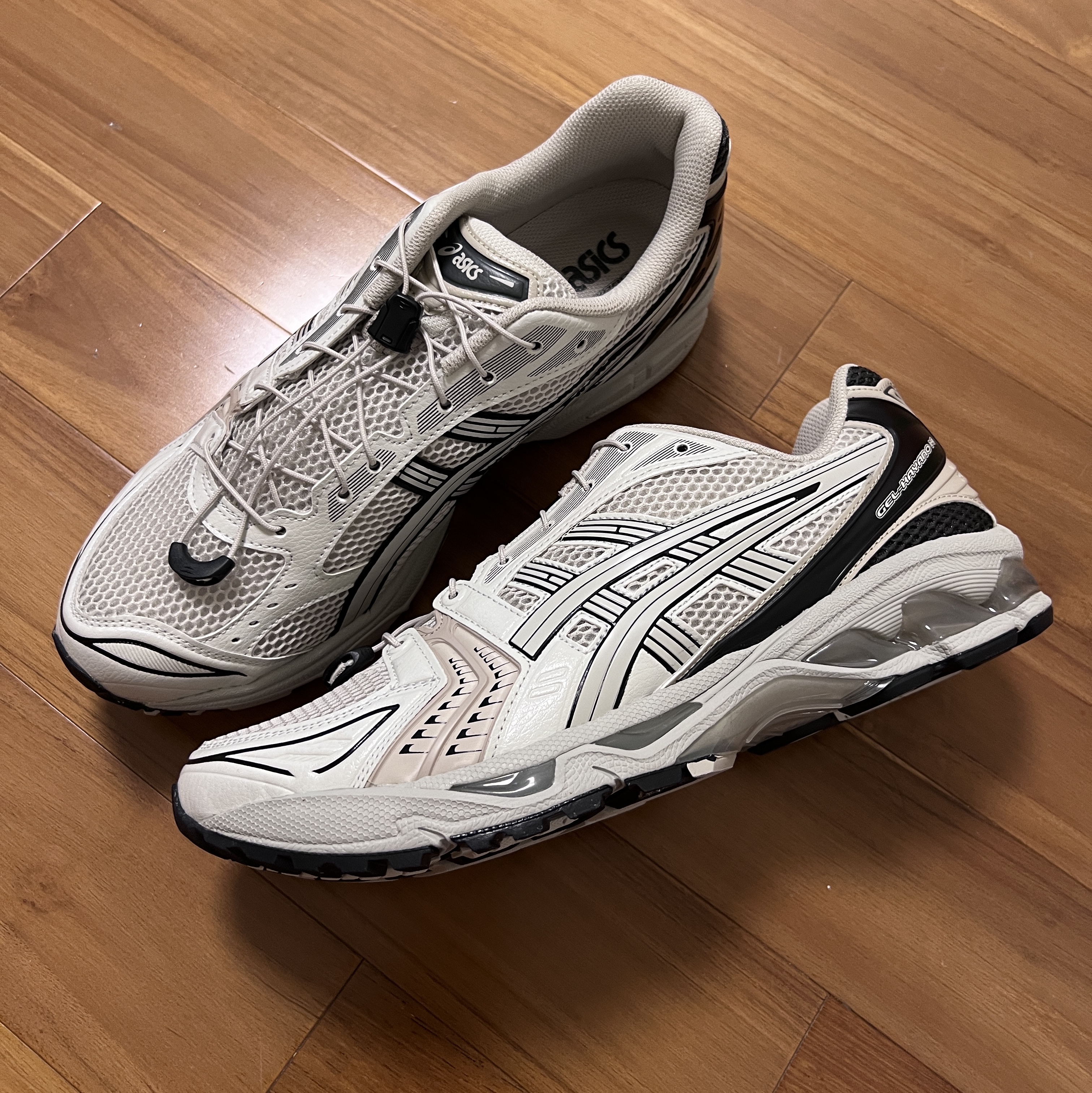 Asics Unlimited Gel-Kayano 14 Smoke Grey 착용 스타일