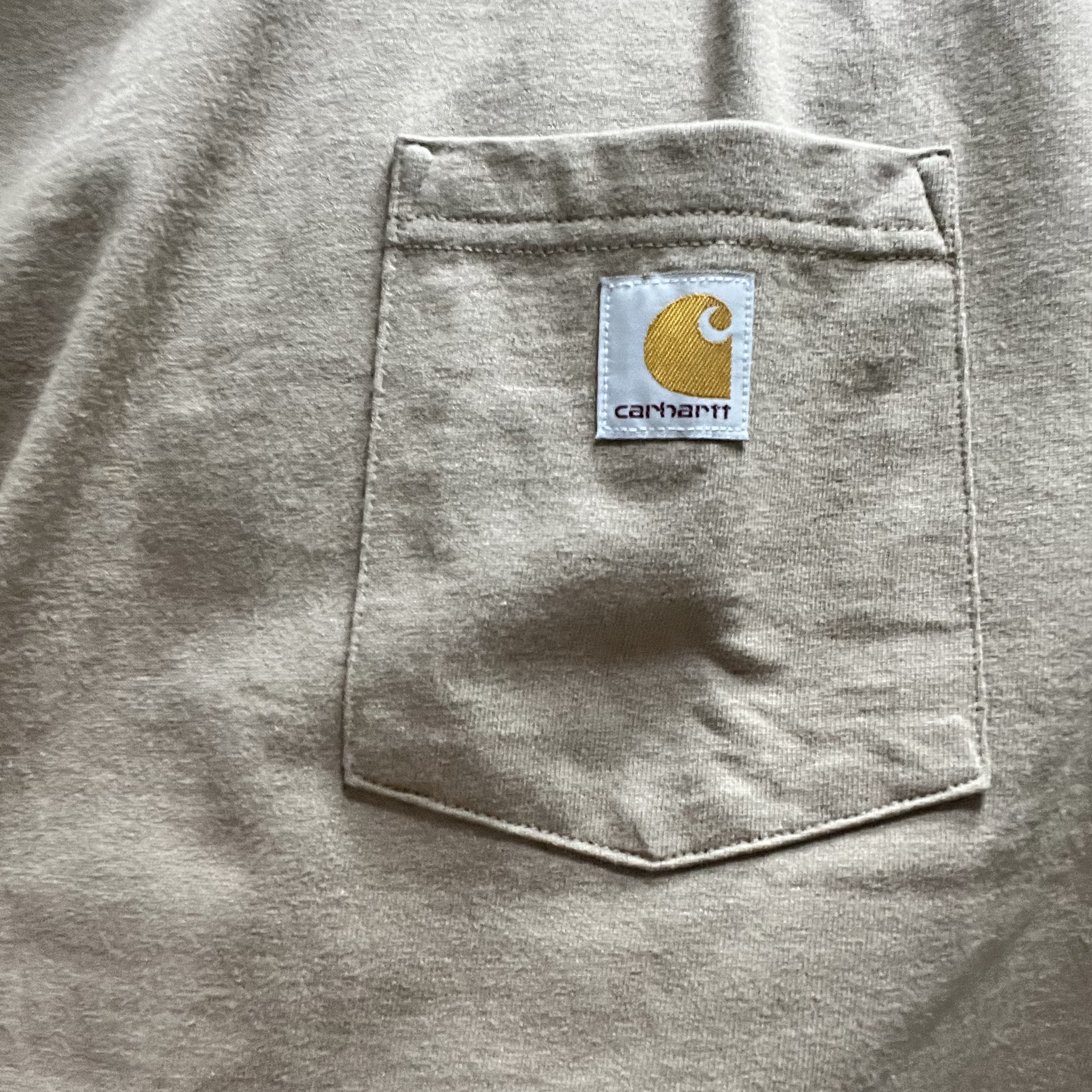 Carhartt Loose Fit Heavyweight Regular Short Sleeve Pocket T-Shirt Desert 착용 스타일