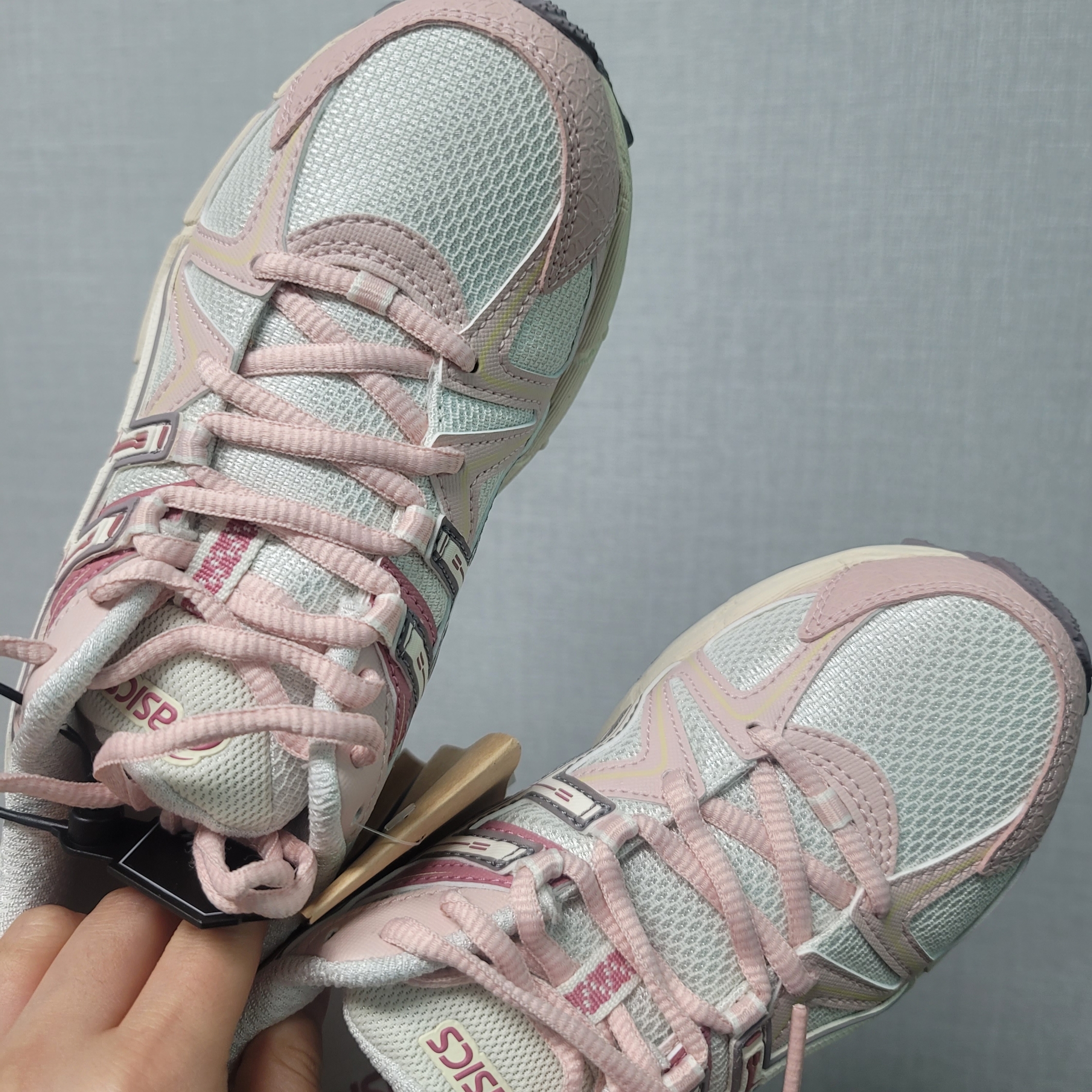 (W) Asics Gel-Kahana 8 White Pink 착용 스타일