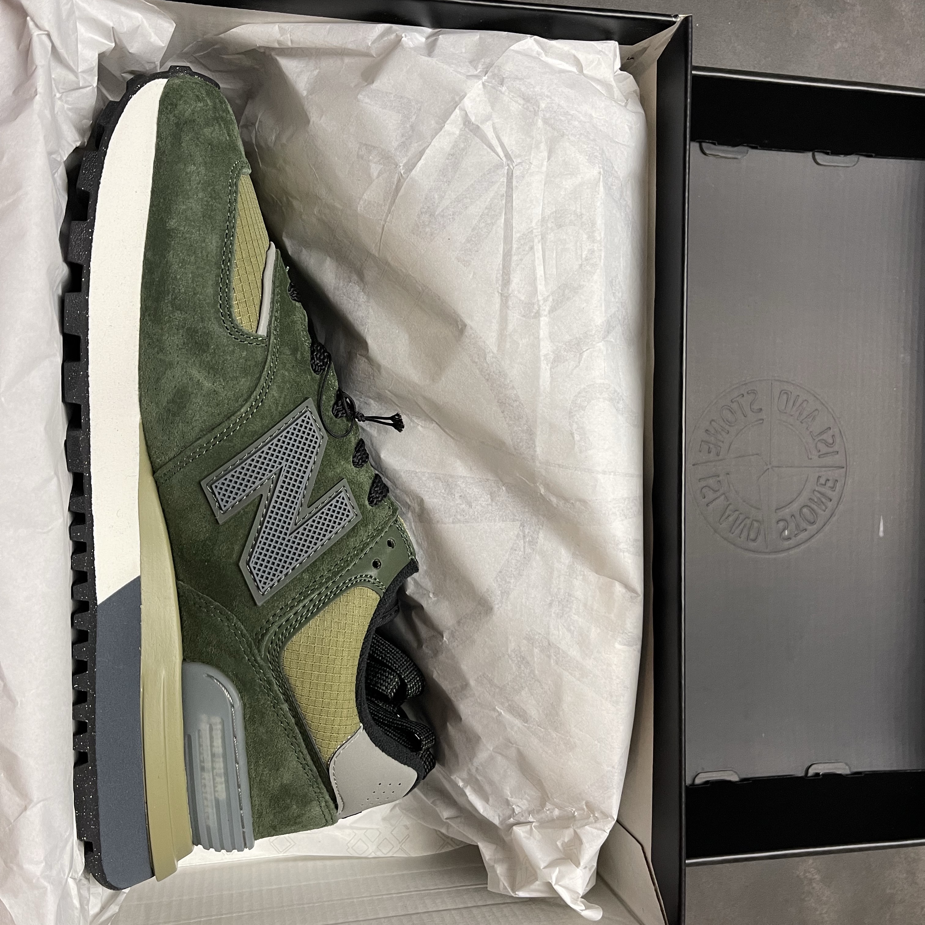 New Balance x Stone Island 574 Legacy Dark Green 착용 스타일
