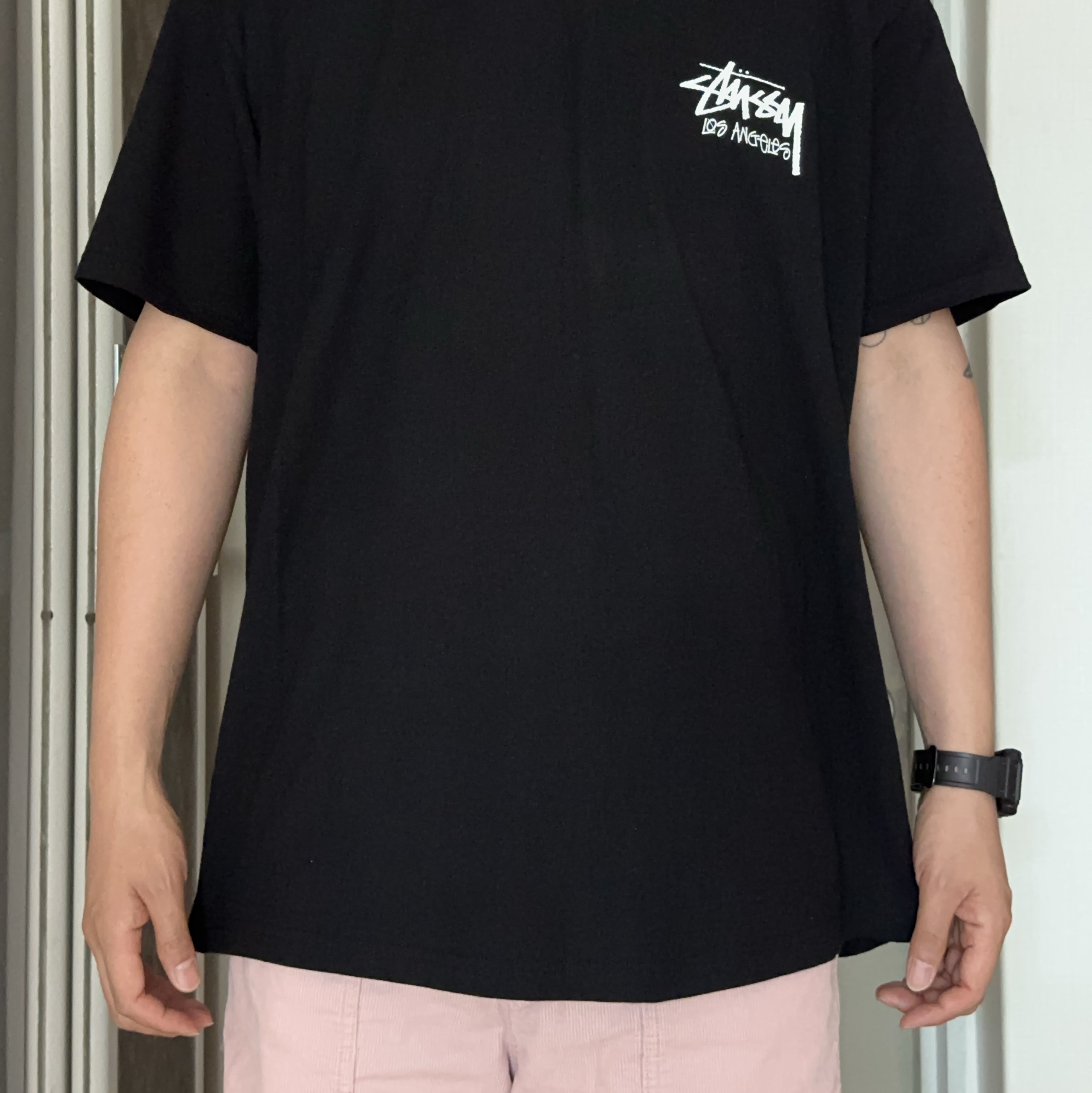 Stussy Stock Los Angeles T-Shirt Black, Stussy Stock Bucket Hat Black 착용 스타일 - 3
