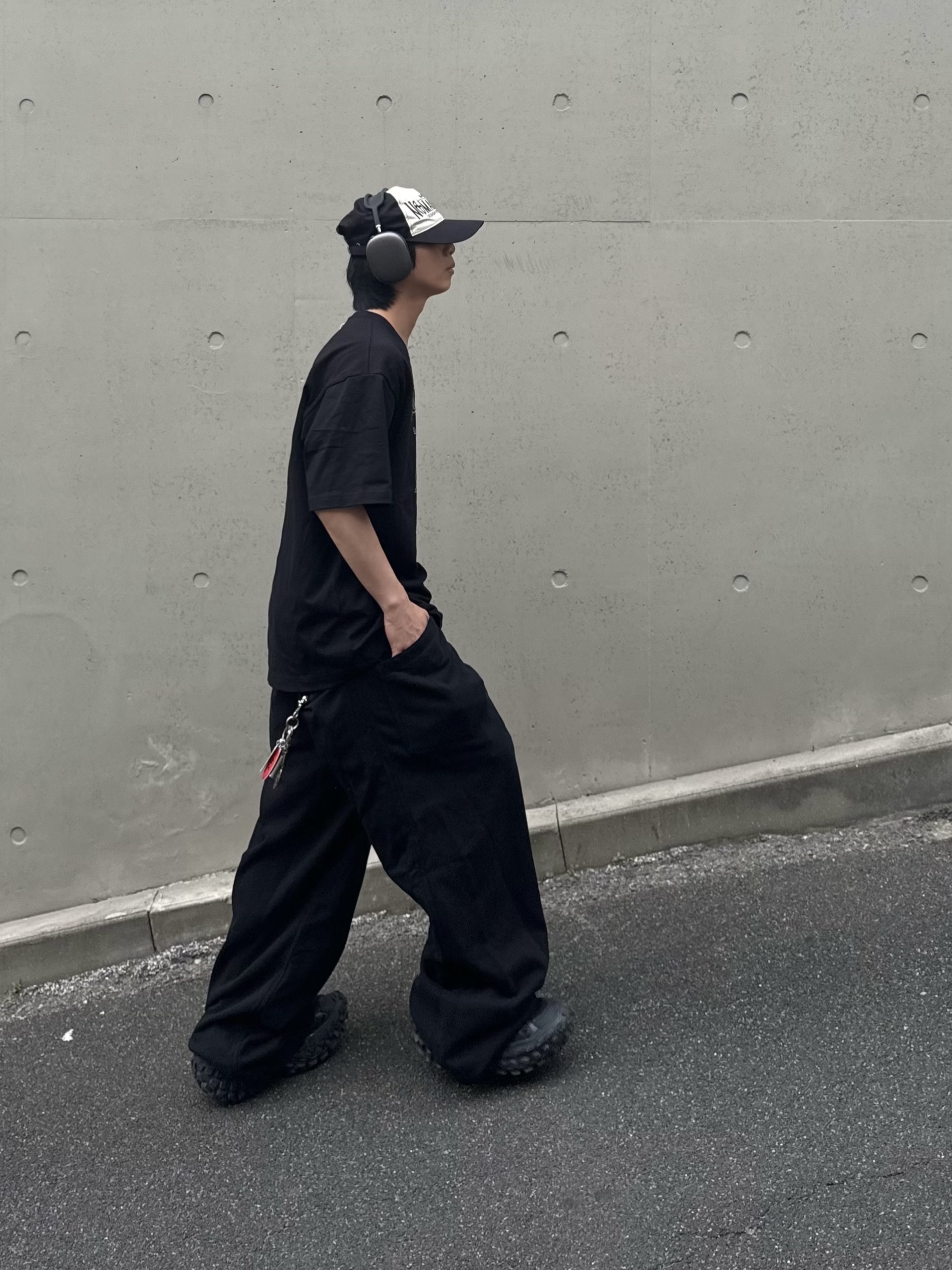 Balenciaga Defender Sneakers Black 착용 스타일 - 3