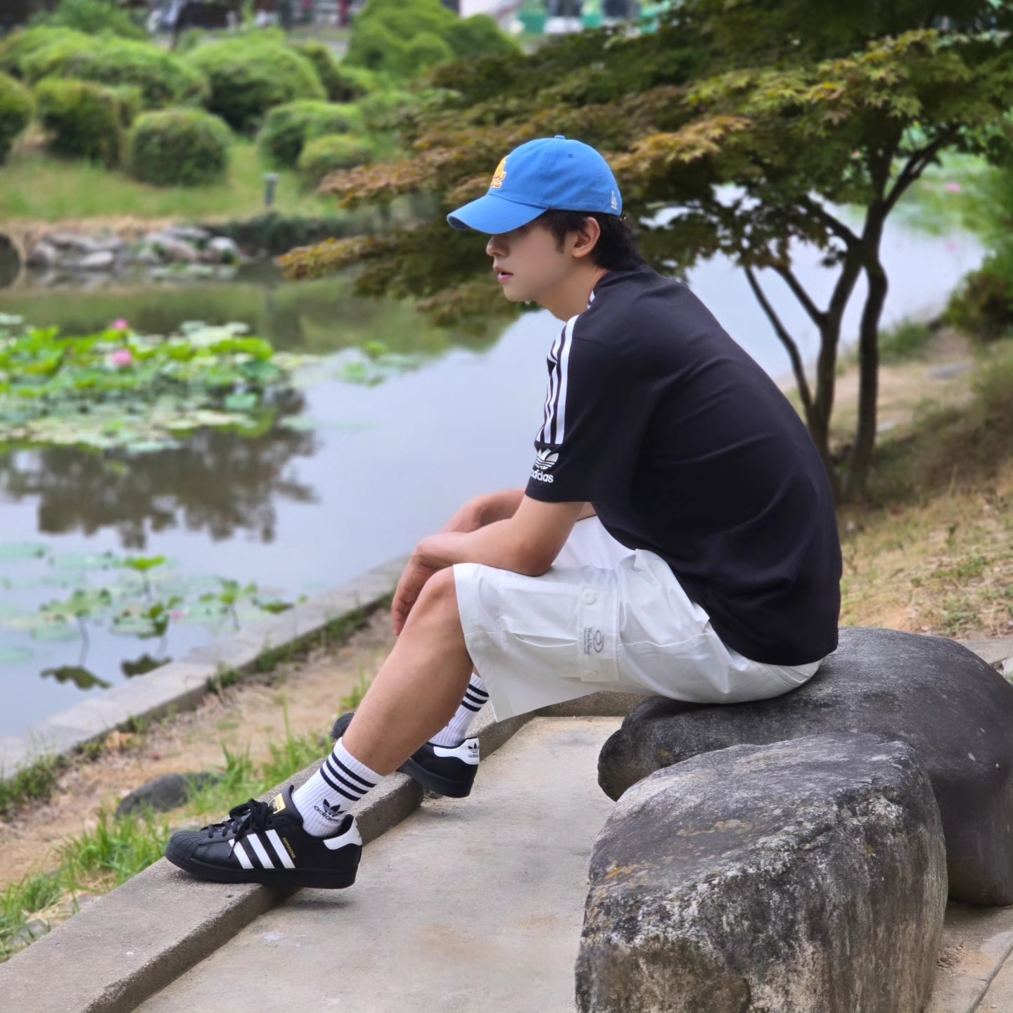 Adidas Adicolor Classics 3-Stripes T-Shirt Black - KR Sizing, Adidas Superstar Core Black White 착용 스타일 - 7