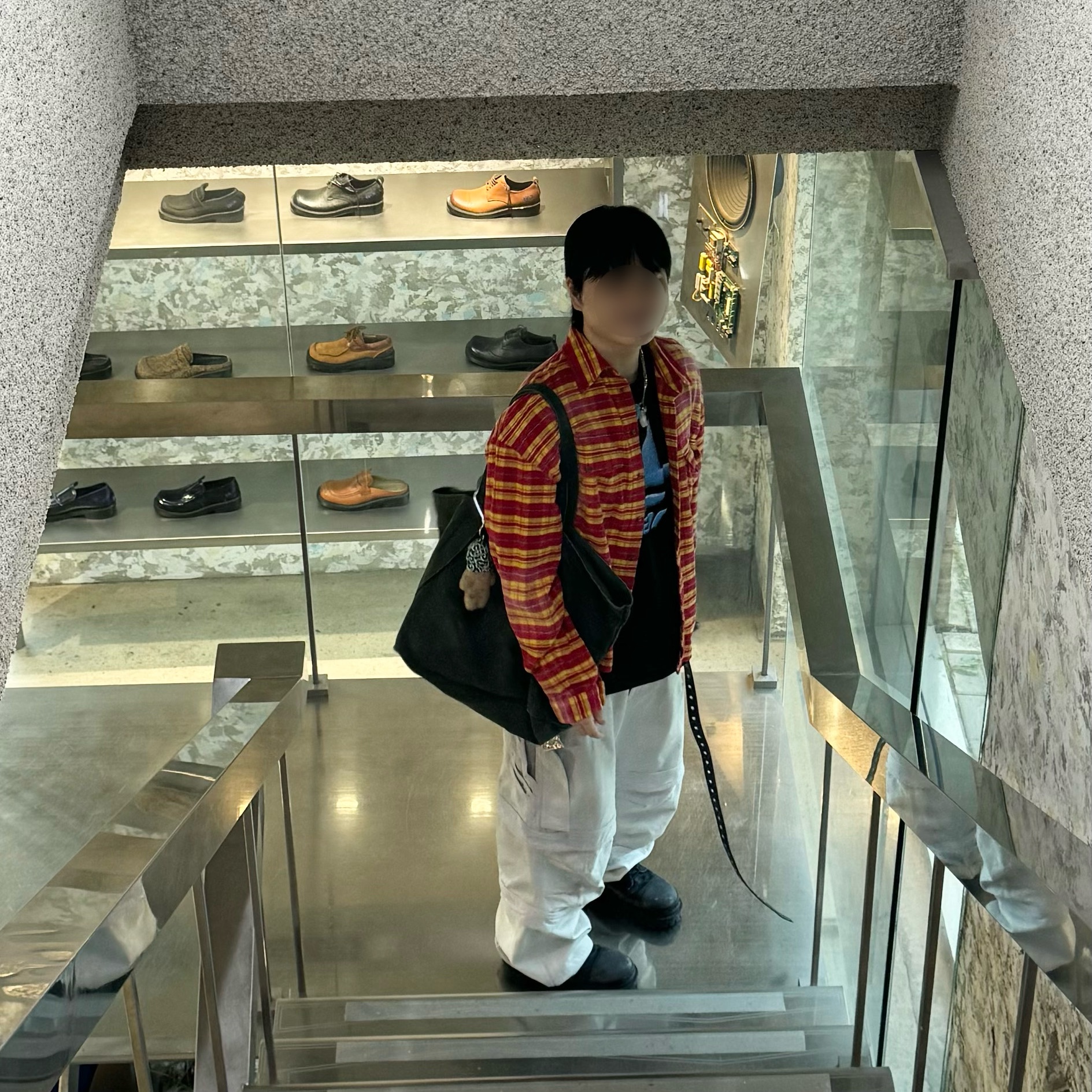 Farfromwhat Far Washed Flannel Shirts Red, Farfromwhat Far Layered Work Pants White 착용 스타일 - 1
