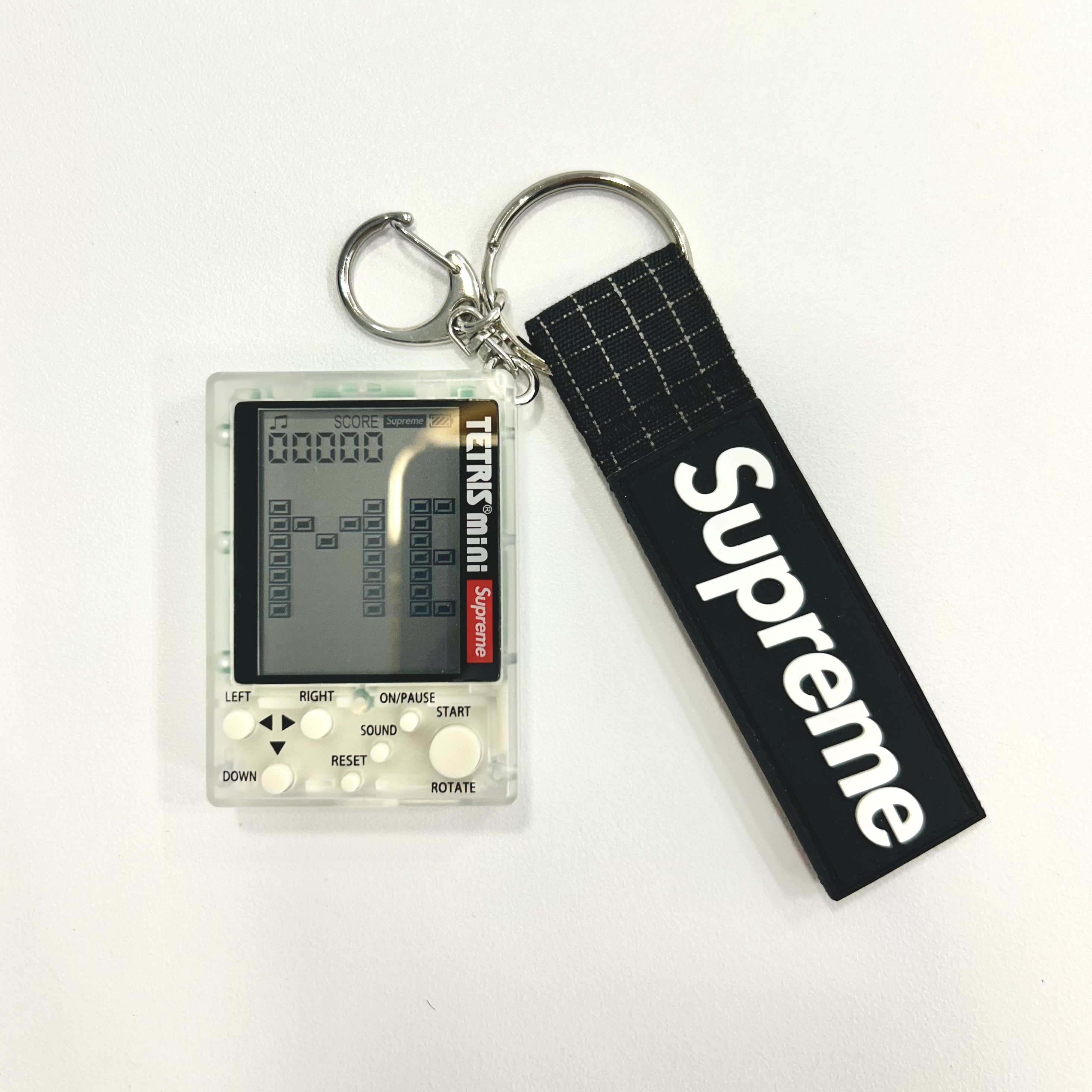 Supreme x Tetris Mini Clear - 24SS (Korean Ver.), Supreme Ripstop Keychain Black - 24SS 착용 스타일