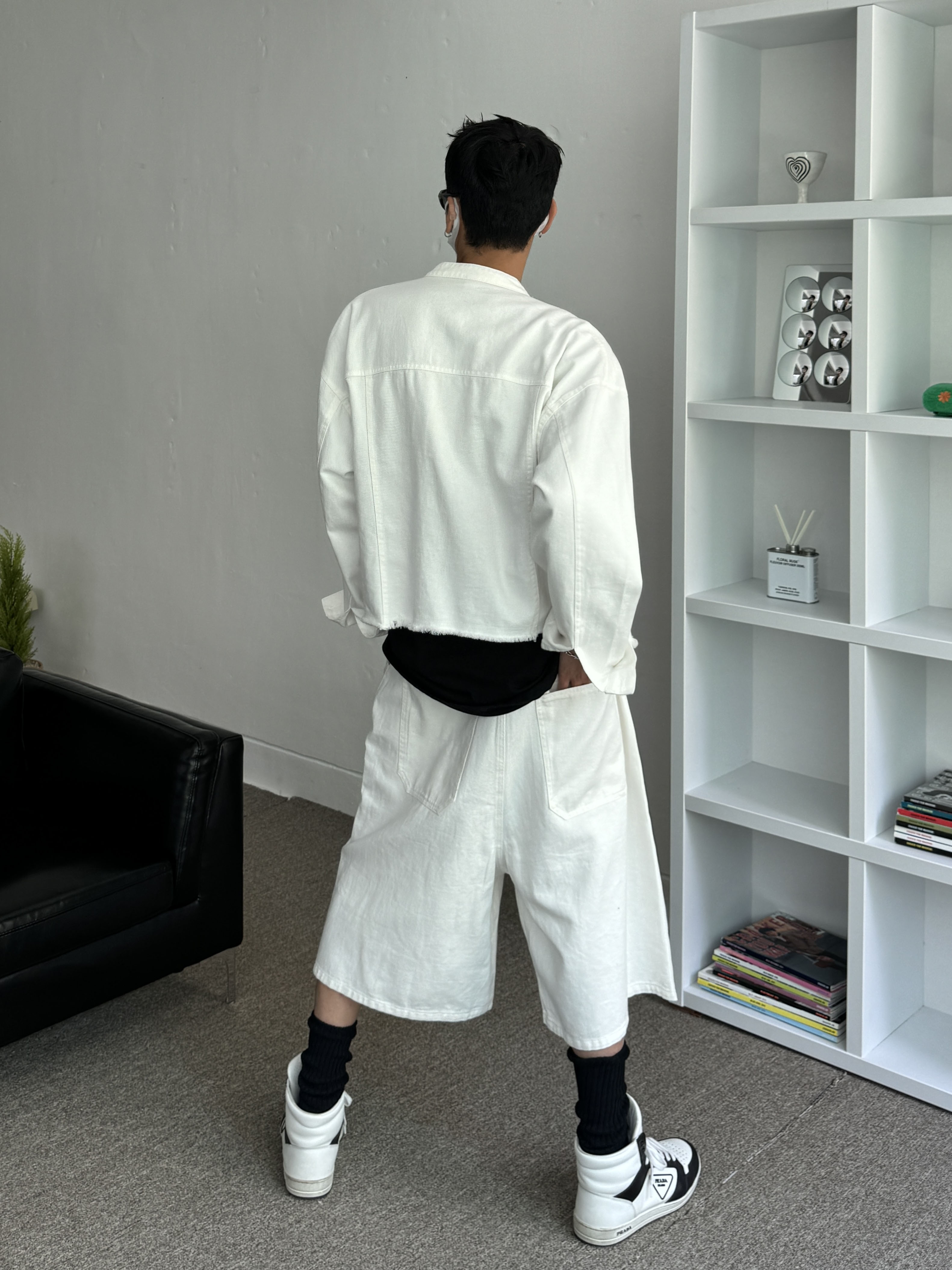 Prada High District Leather Sneakers White Black, Our Legacy Ladon Brass Keychain Matte Nickel 착용 스타일 - 2