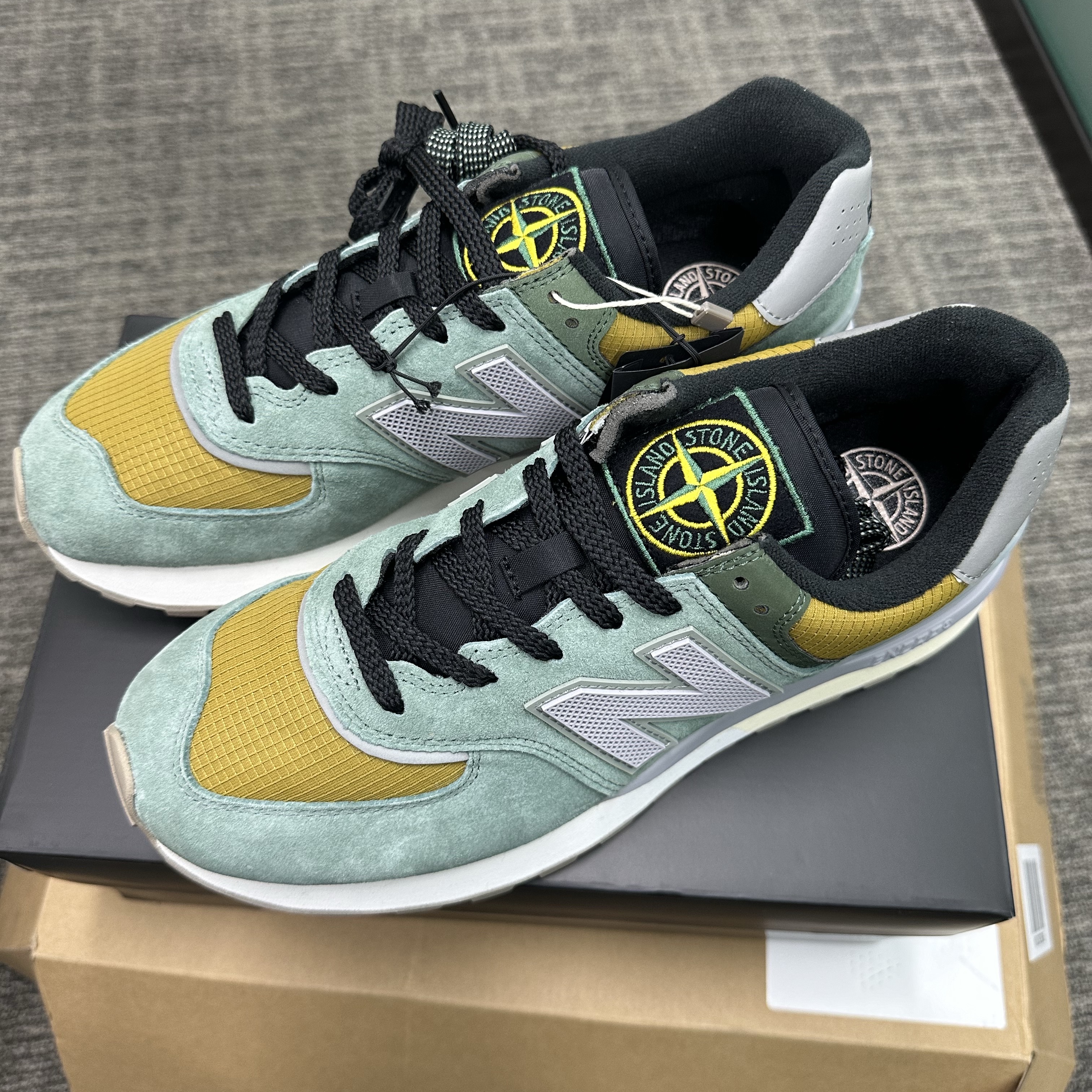 New Balance x Stone Island 574 Legacy Light Green 착용 스타일 - 2