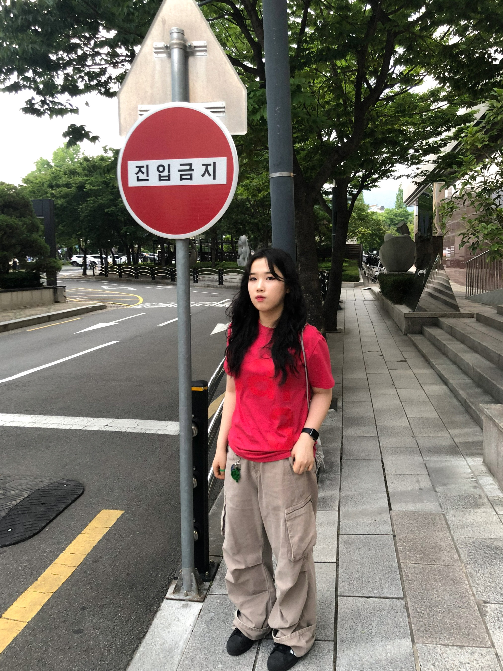 [예약 배송][KREAM 단독] Safarispot 1/2 Basic Safari T-Shirt Red, [KREAM 단독] Safarispot Basic Safari T-Shirt Red 착용 스타일 - 3