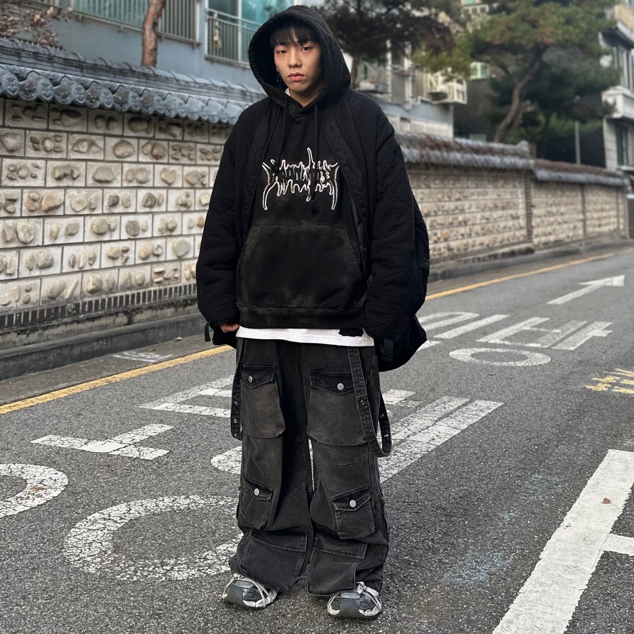 Balenciaga 3XL Sneakers Grey White Red 착용 스타일