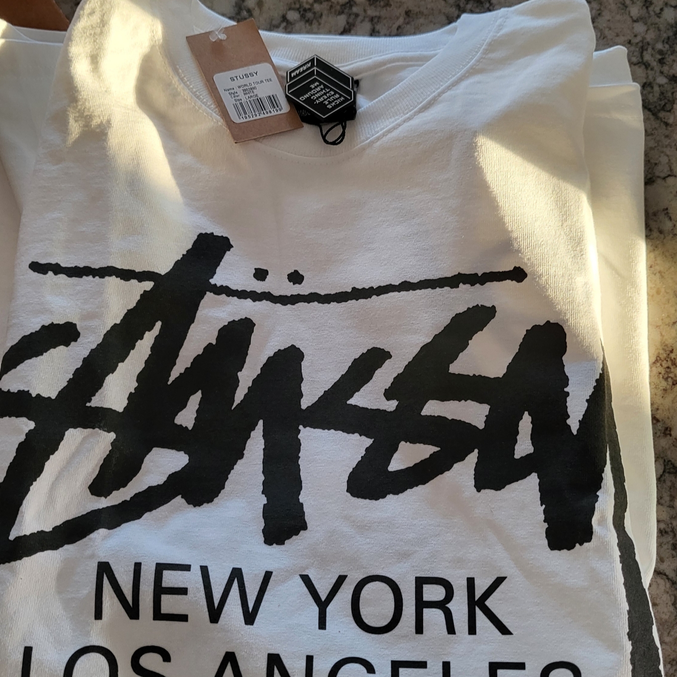 Stussy World Tour T-Shirt White 2024,2025 착용 스타일