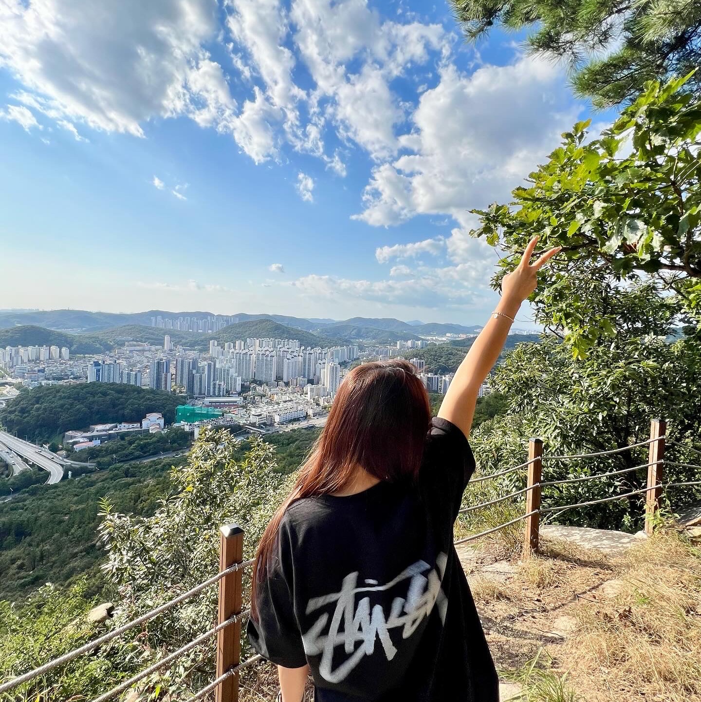 Stussy Dizzy Stock T-Shirt Black 착용 스타일 - 3
