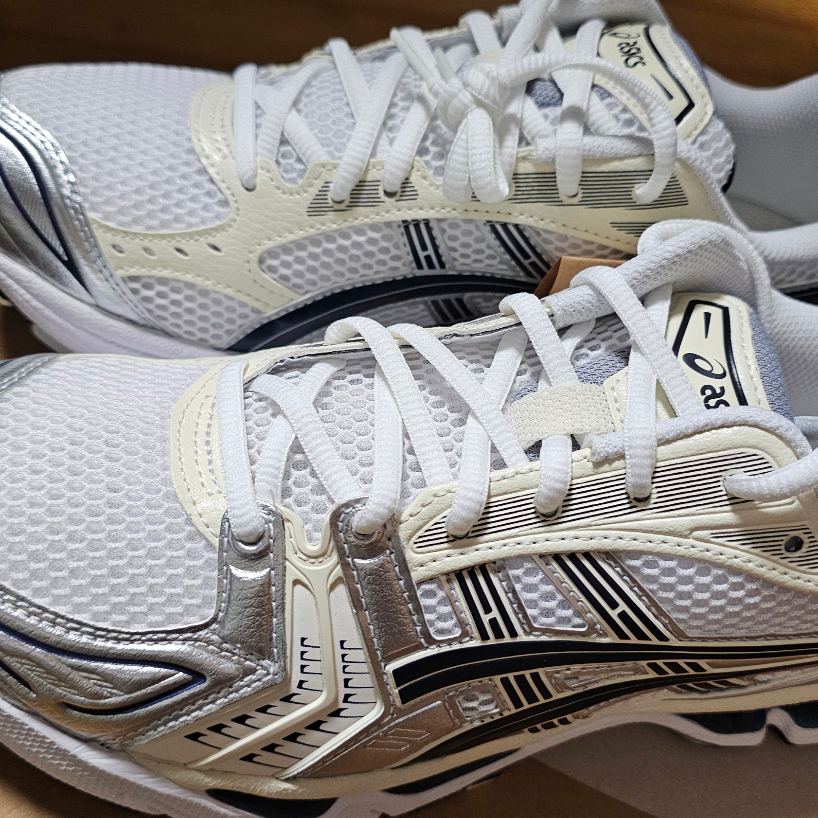 (W) Asics Gel-Kayano 14 White Midnight 착용 스타일
