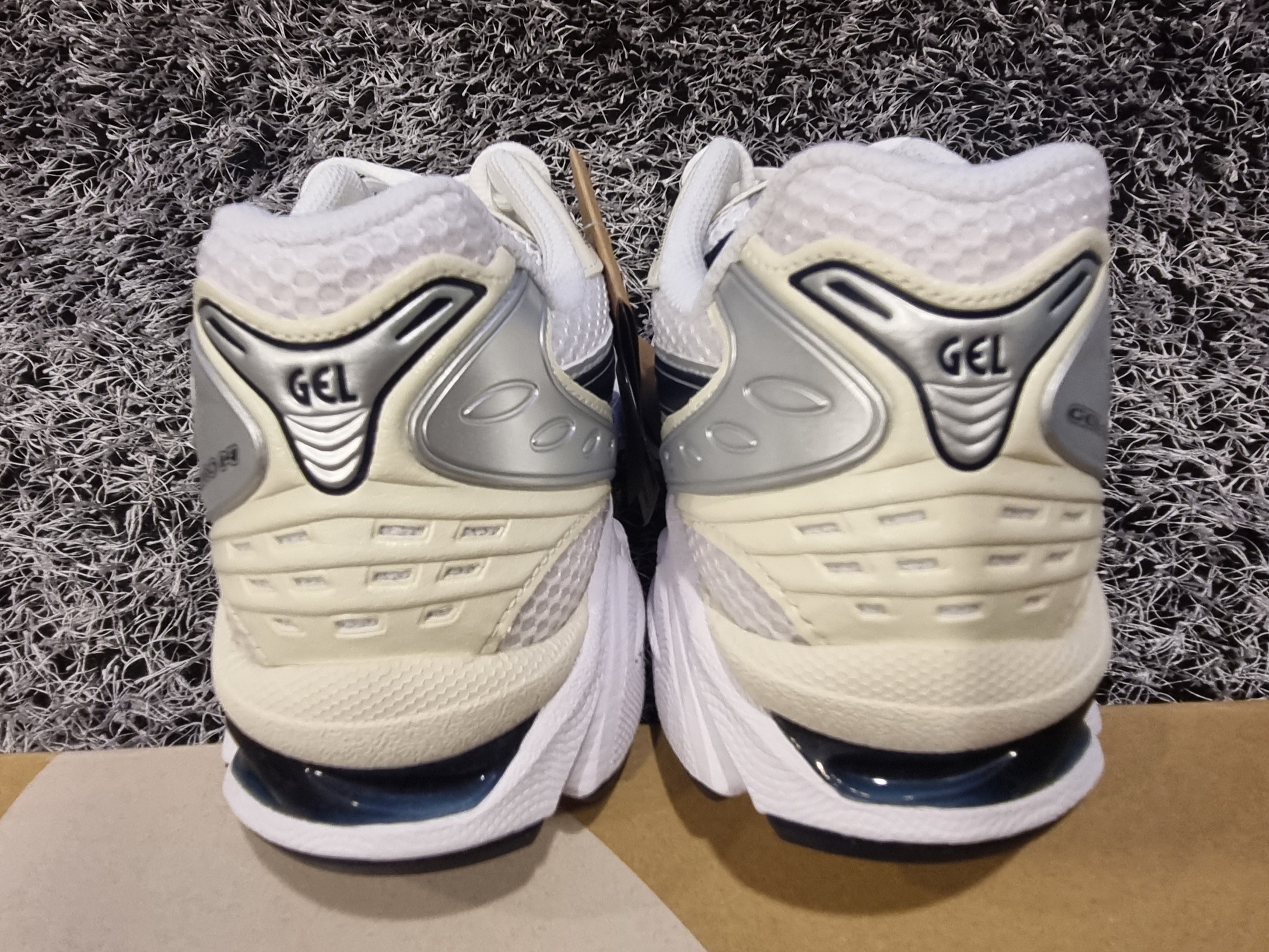 (W) Asics Gel-Kayano 14 White Midnight 착용 스타일 - 5