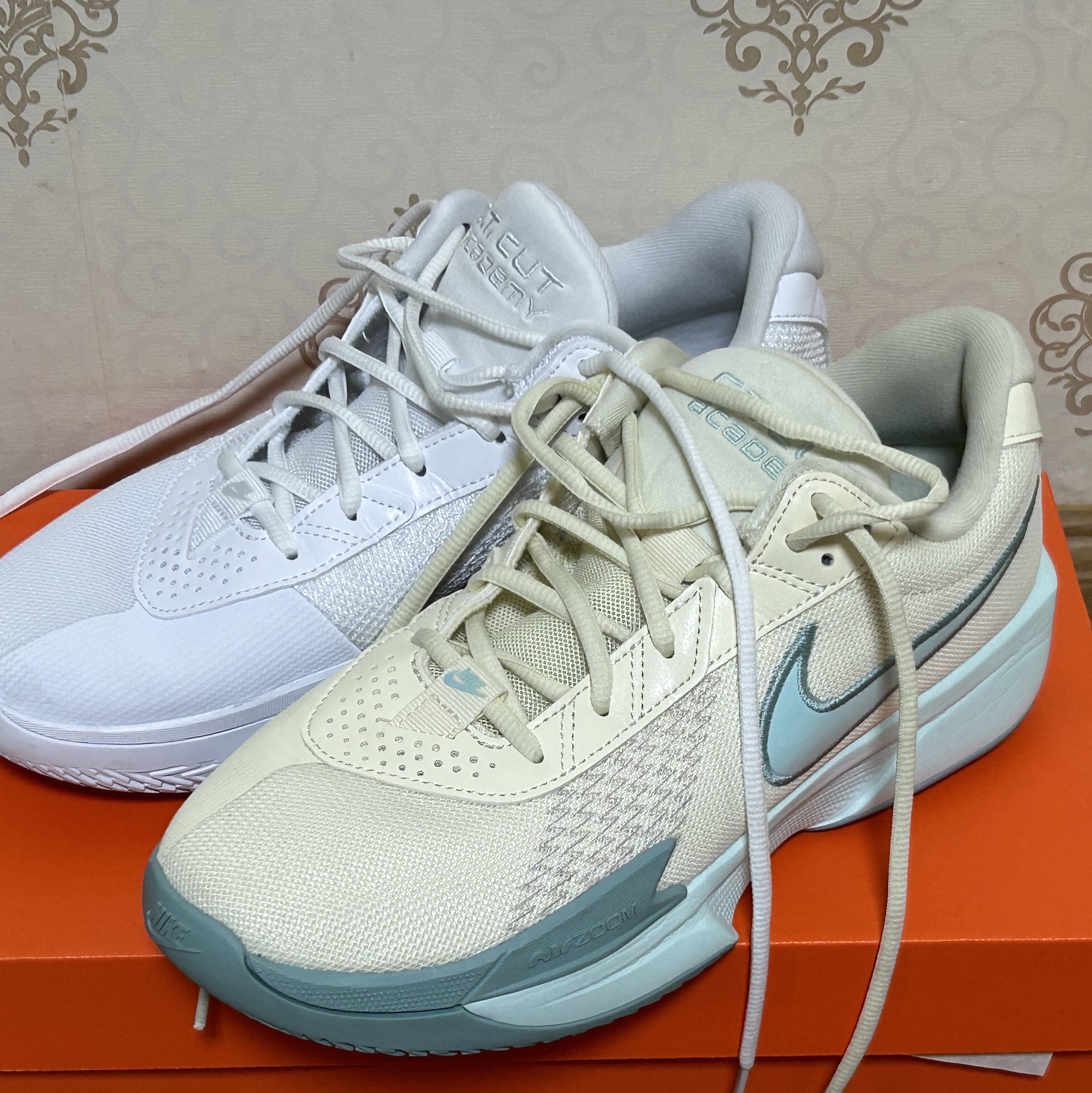 Nike Air Zoom G.T. Cut Academy EP White Photon Dust, Nike Air Zoom GT Cut Academy EP Coconut Milk Mineral 착용 스타일 - 3
