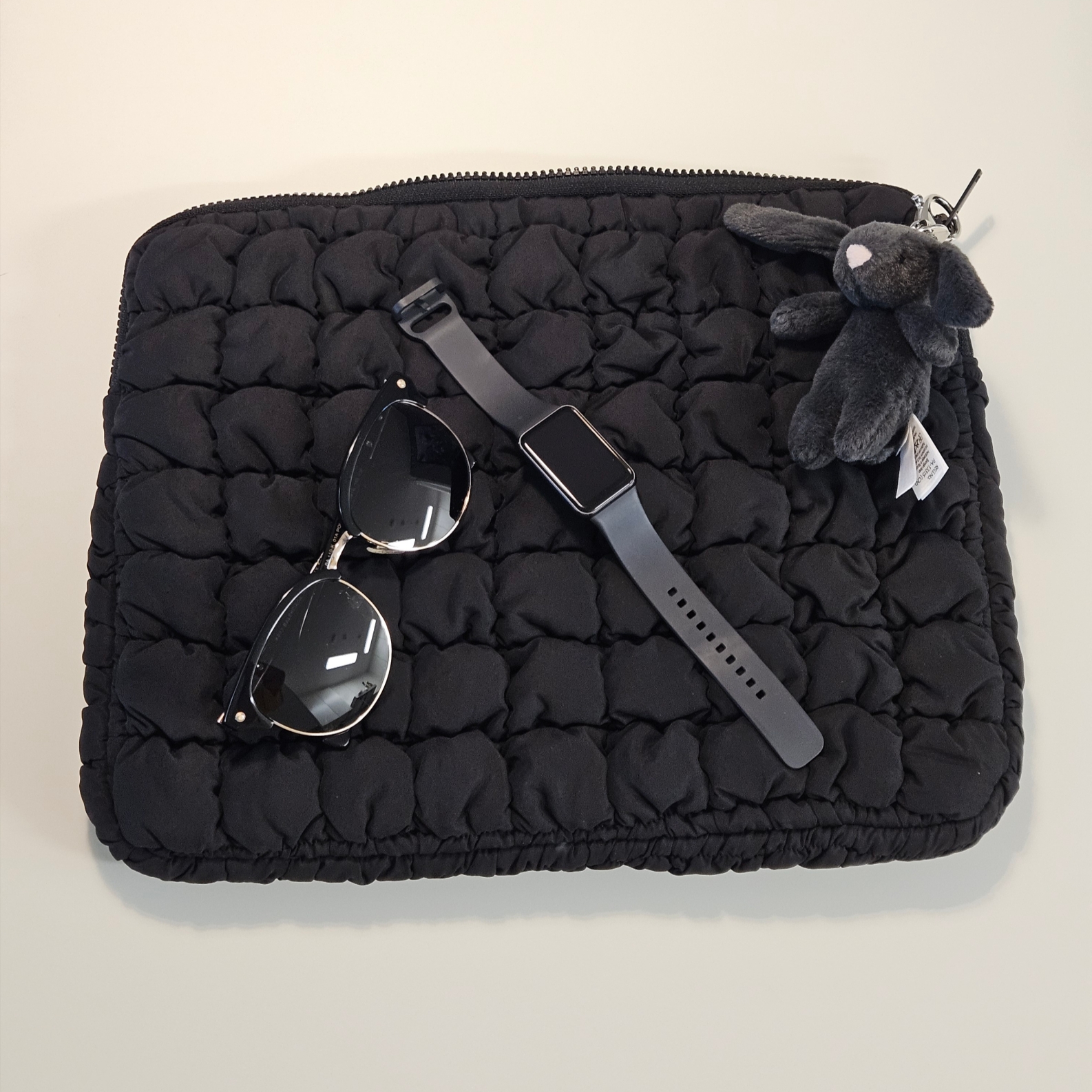 Cos Quilted  Laptop Case Black, Samsung Galaxy Fit3 40mm Bluetooth Grey 착용 스타일 - 2