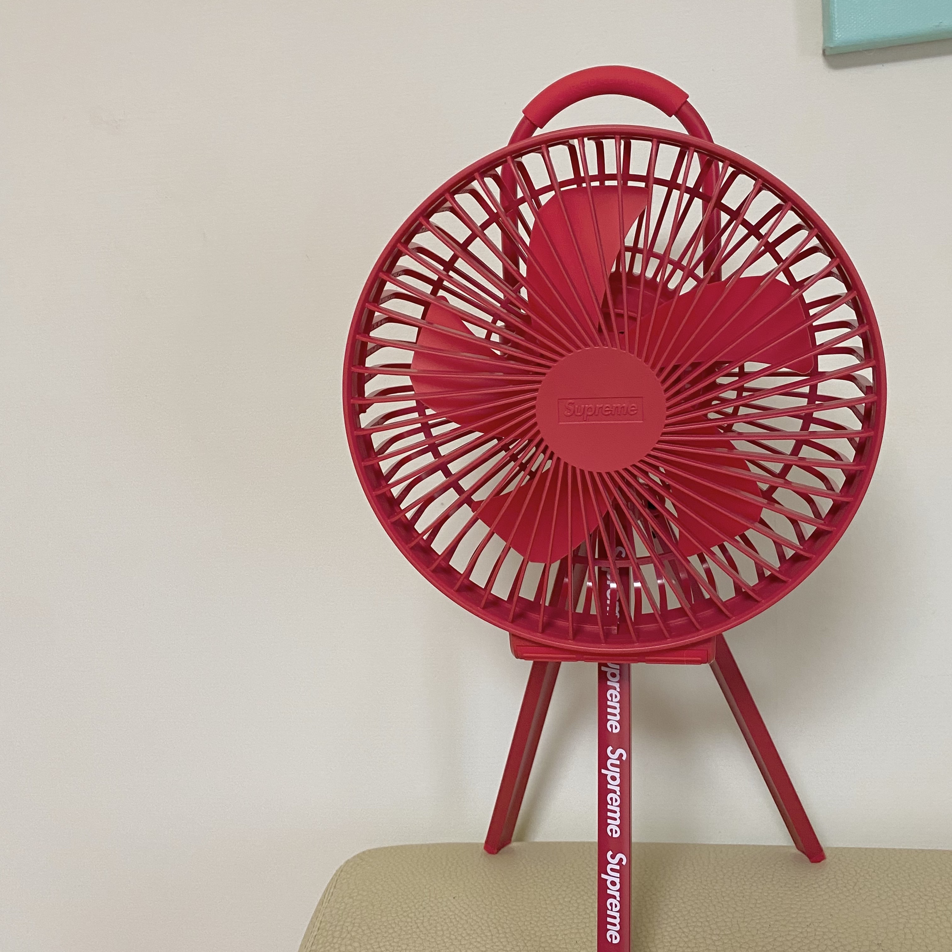 Supreme x Cargo Container Electric Fan Red - 23FW 착용 스타일 - 1