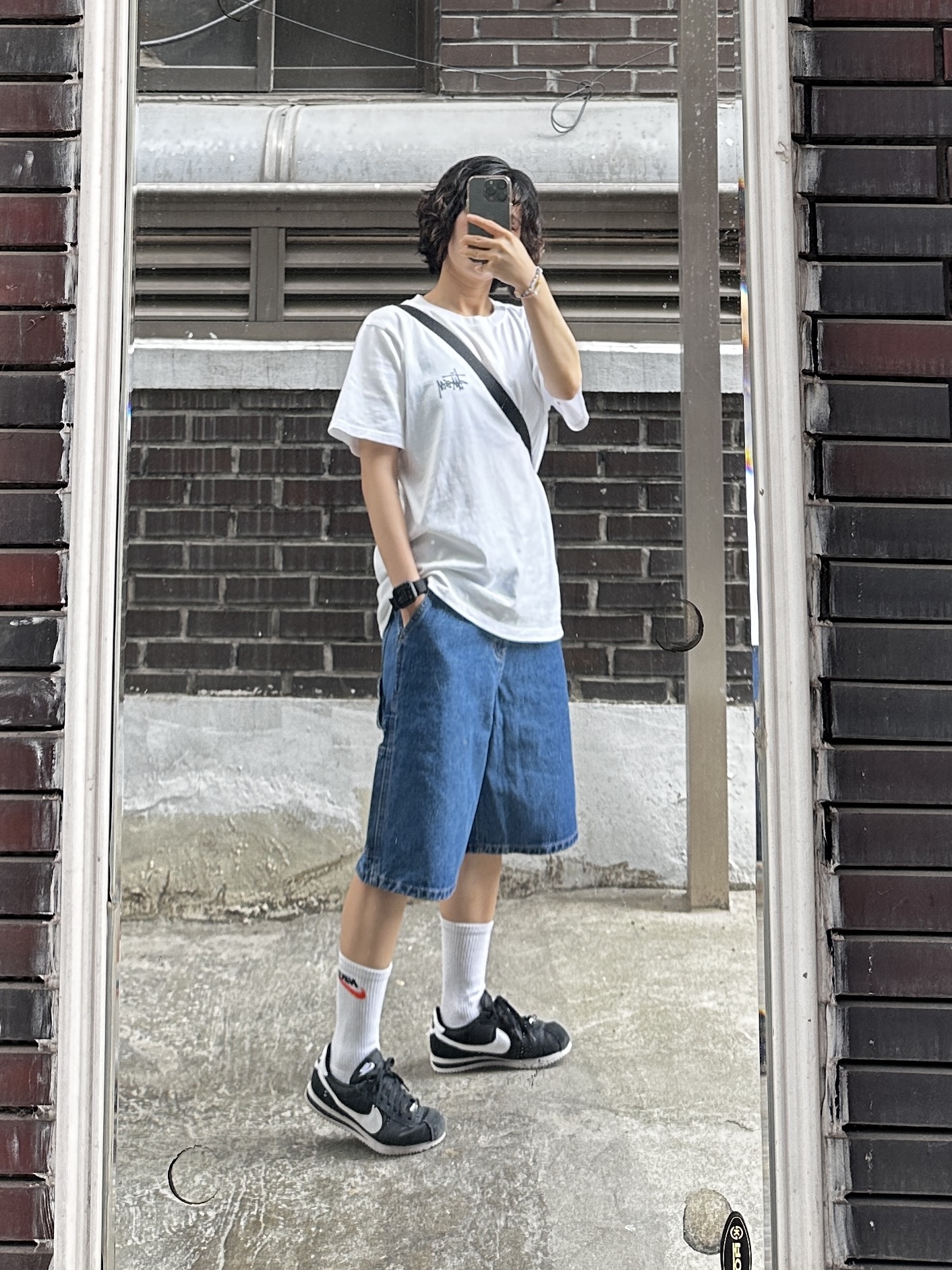 (W) Nike Cortez Black and White, Stussy Basic Stussy T-Shirt White 2023 착용 스타일