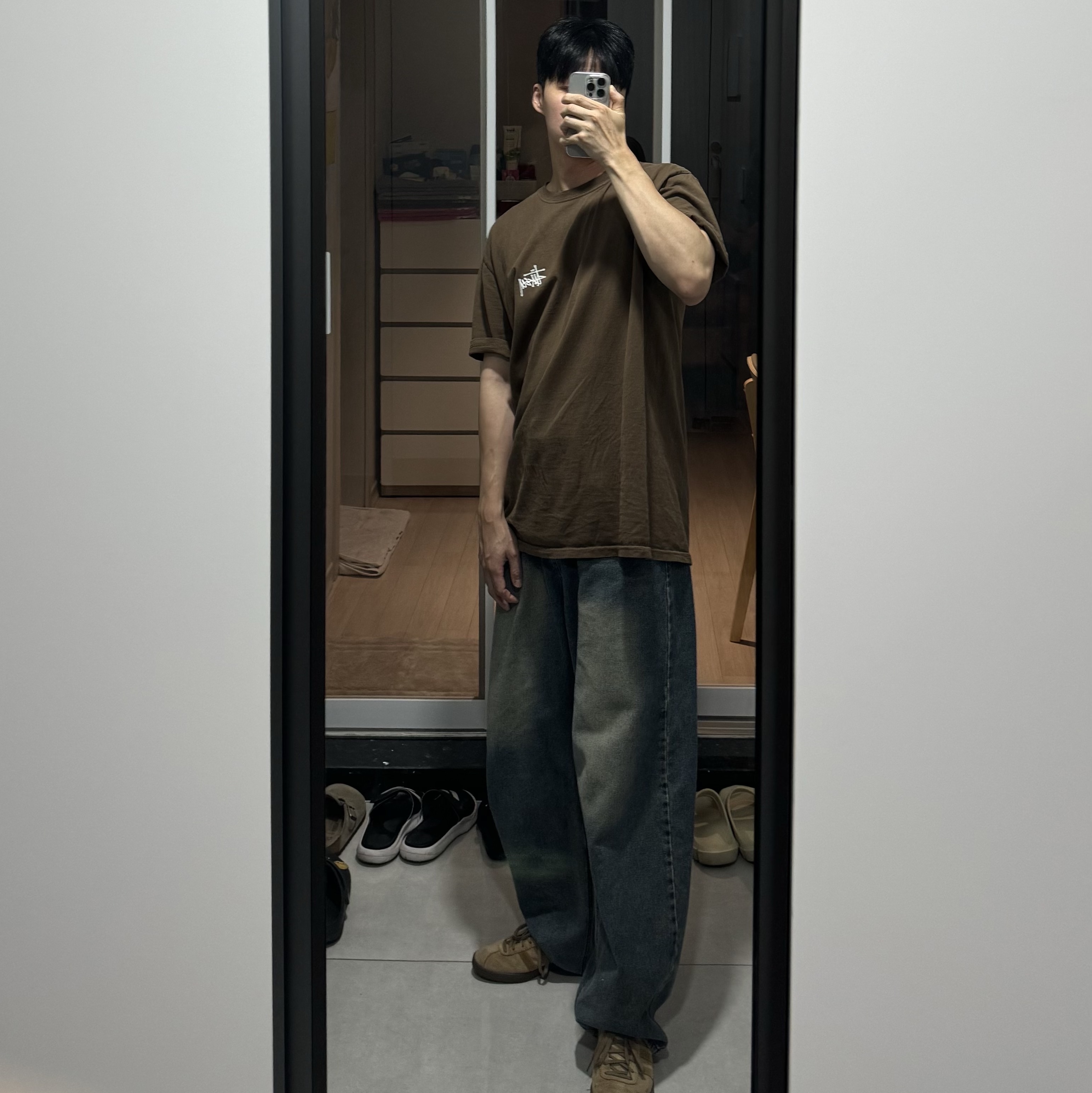 Stussy Basic Stussy Pigment Dyed T-Shirt Brown 2024, Adidas Tobacco Pantone Mesa 착용 스타일