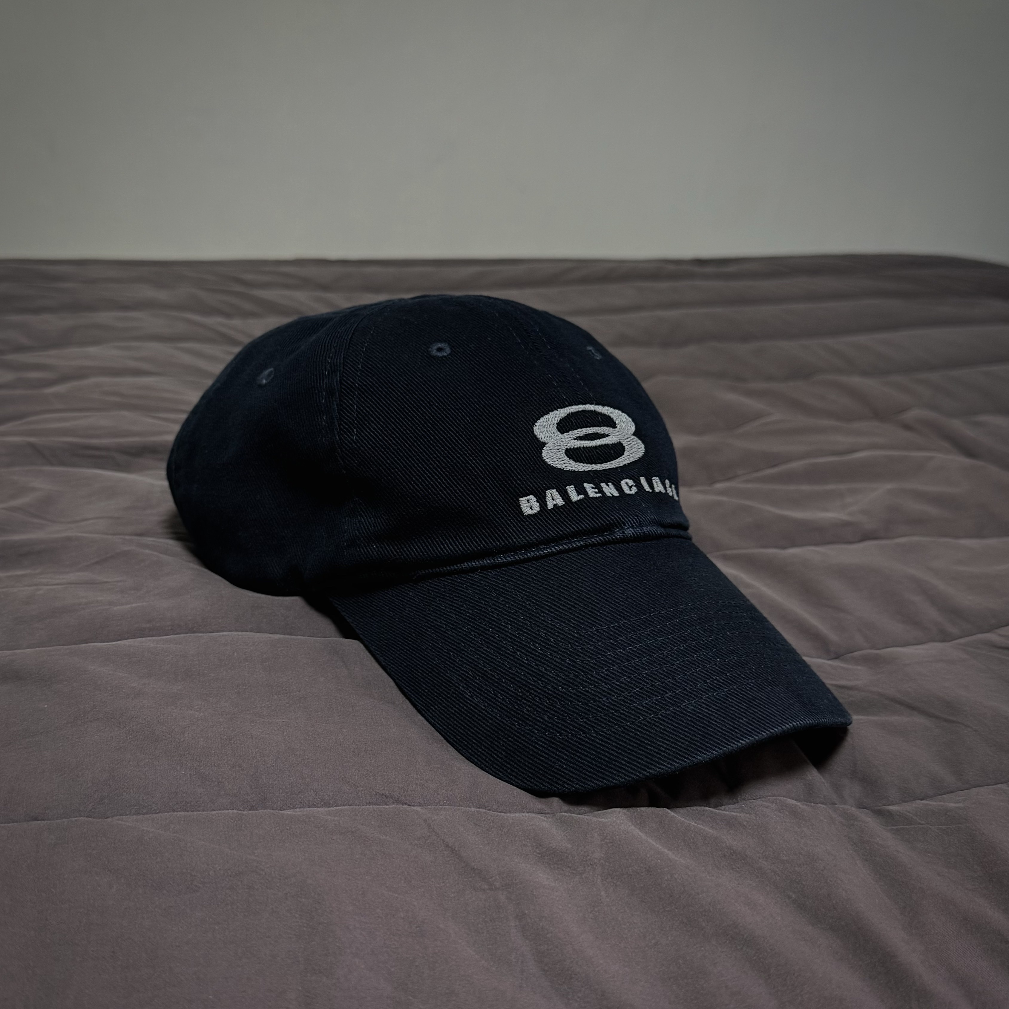 Balenciaga Unity Snowboard Cap Navy Blue 착용 스타일 - 1