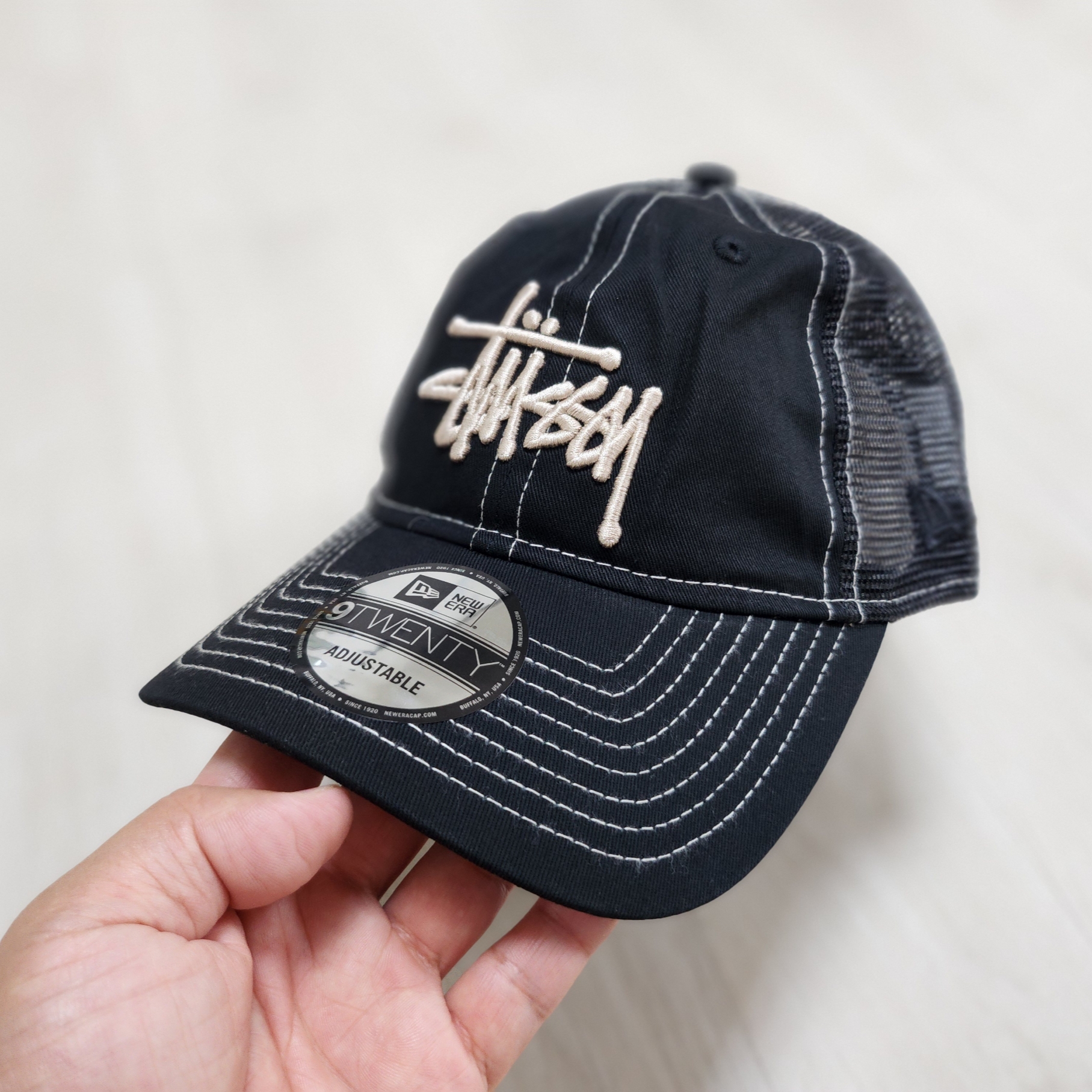 Stussy New Era 9twenty Basic Trucker Black 착용 스타일 - 1