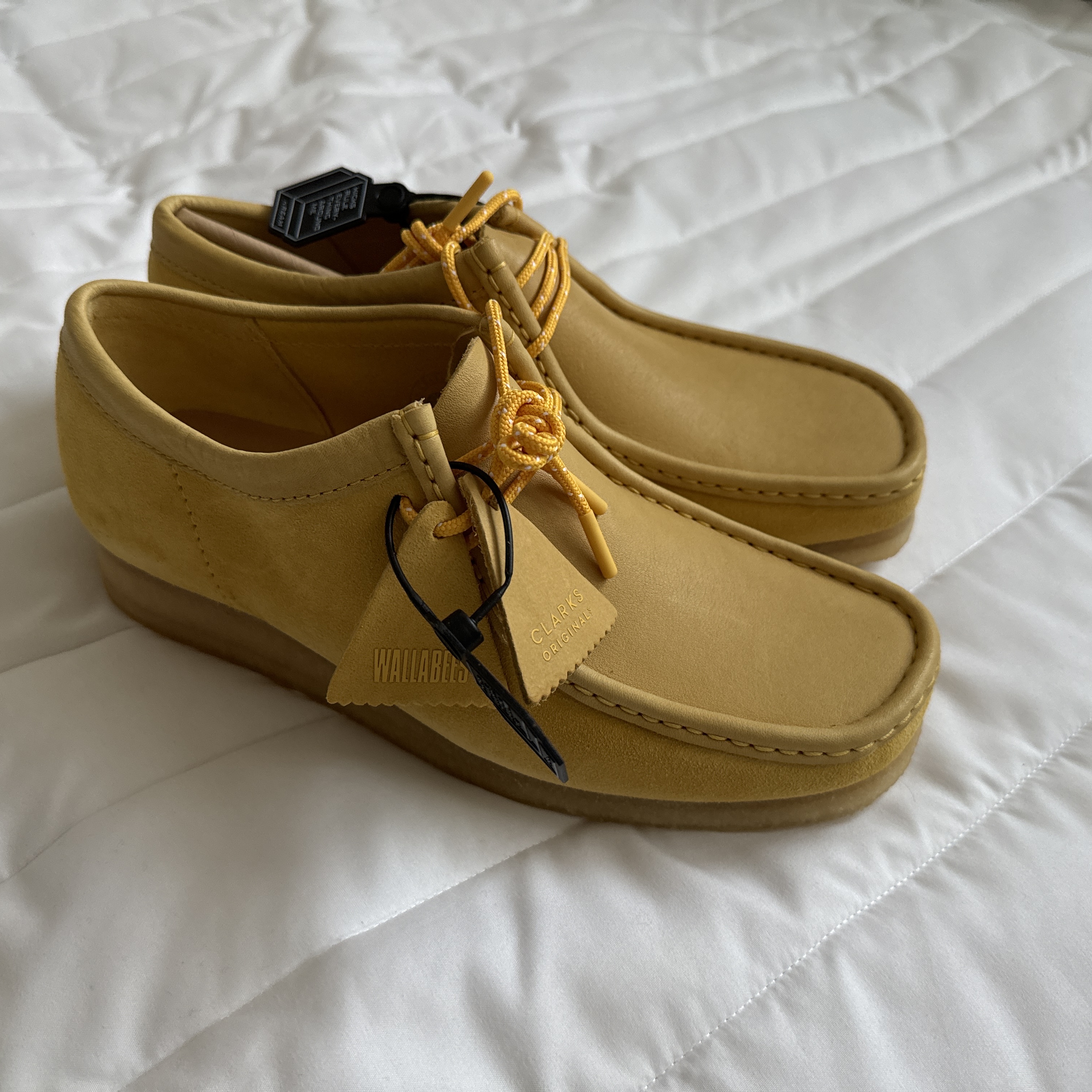 Clarks Wallabee Yellow Suede 착용 스타일