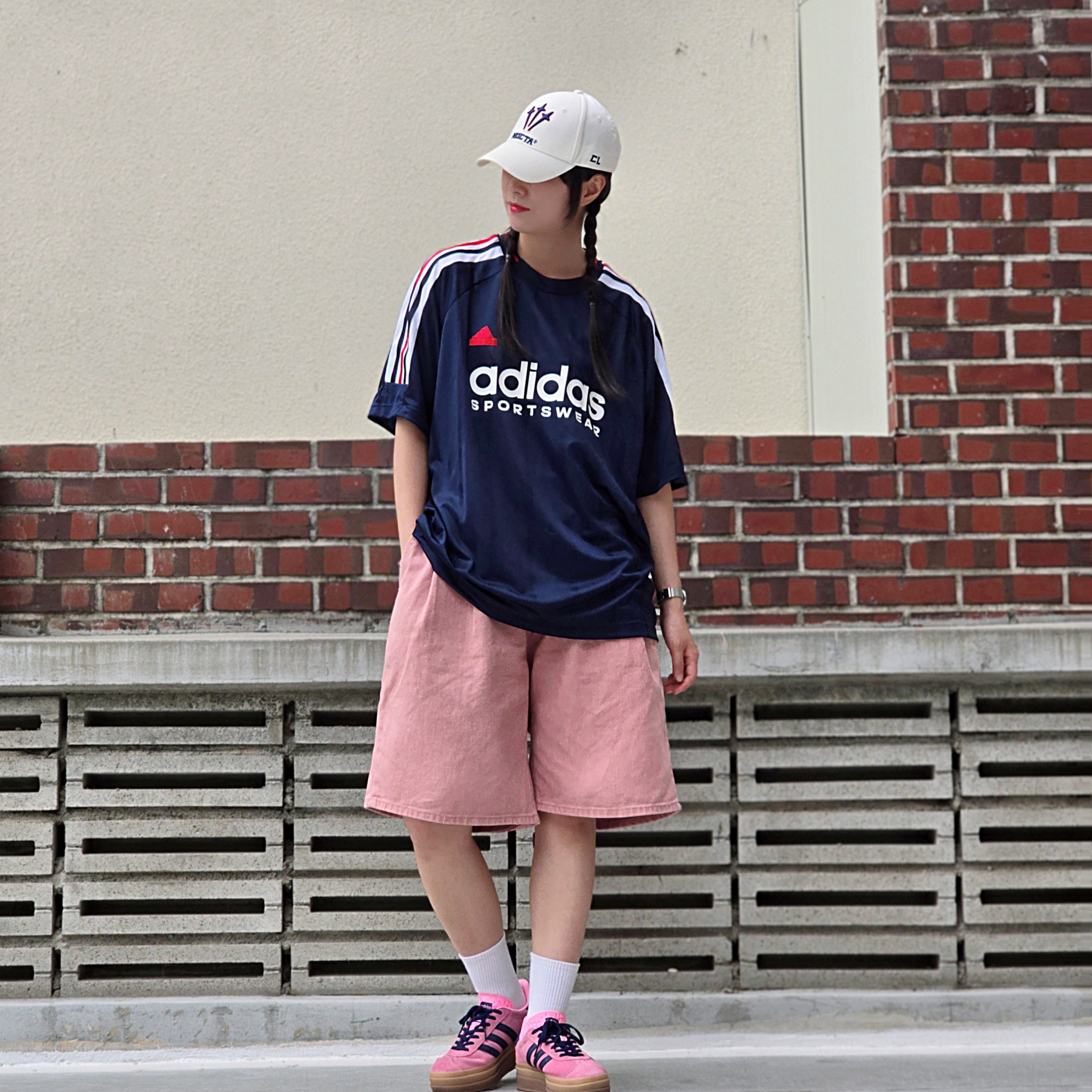 Adidas House of Tiro Nations Pack T-Shirt Team Navy Blue 2 - KR Sizing, (W) Adidas Gazelle Bold Pink Glow Victory Blue 착용 스타일 - 1