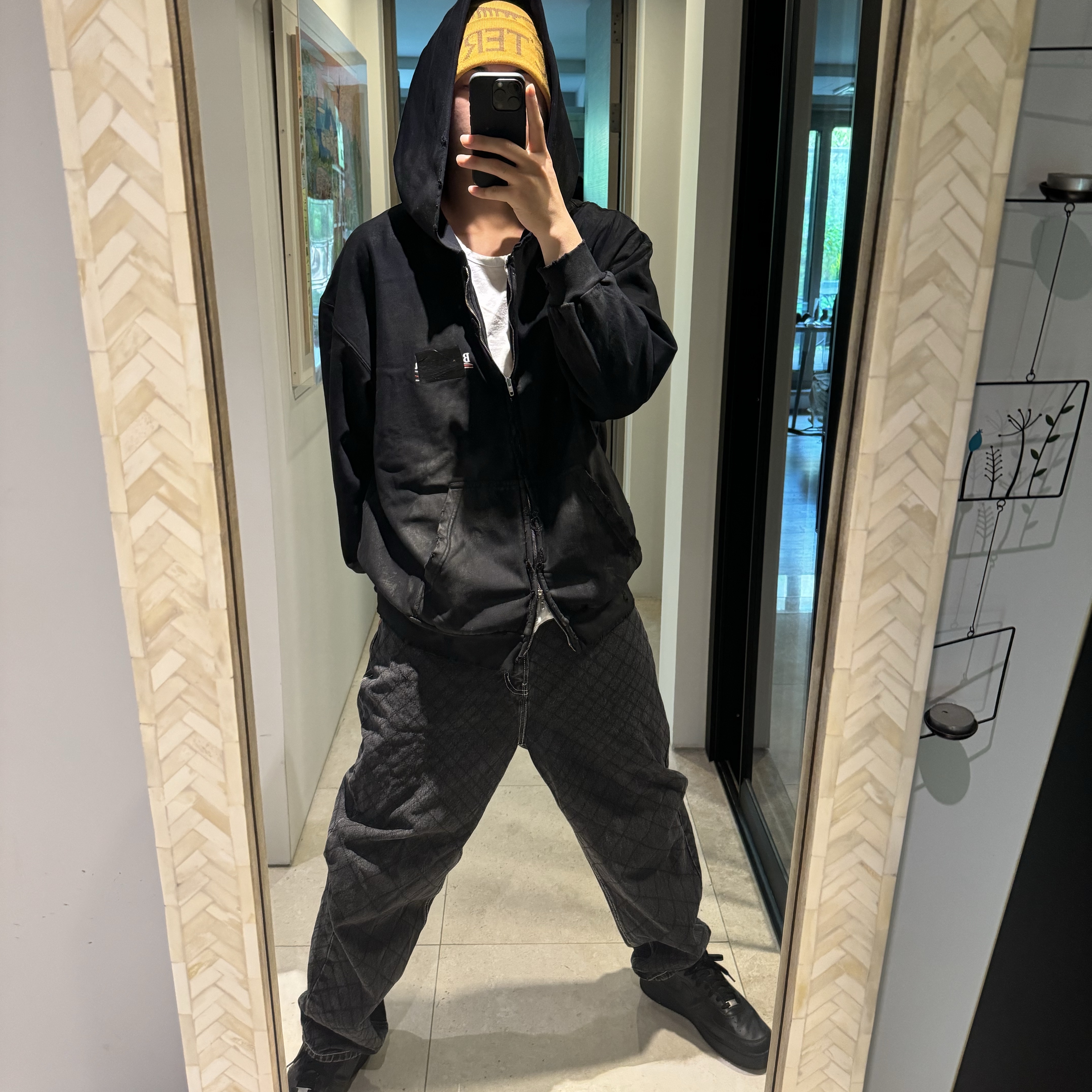 Nike Air Force 1 '07 Low Triple Black, Balenciaga Gaffer Zip-Up Hoodie Small Fit Black 착용 스타일