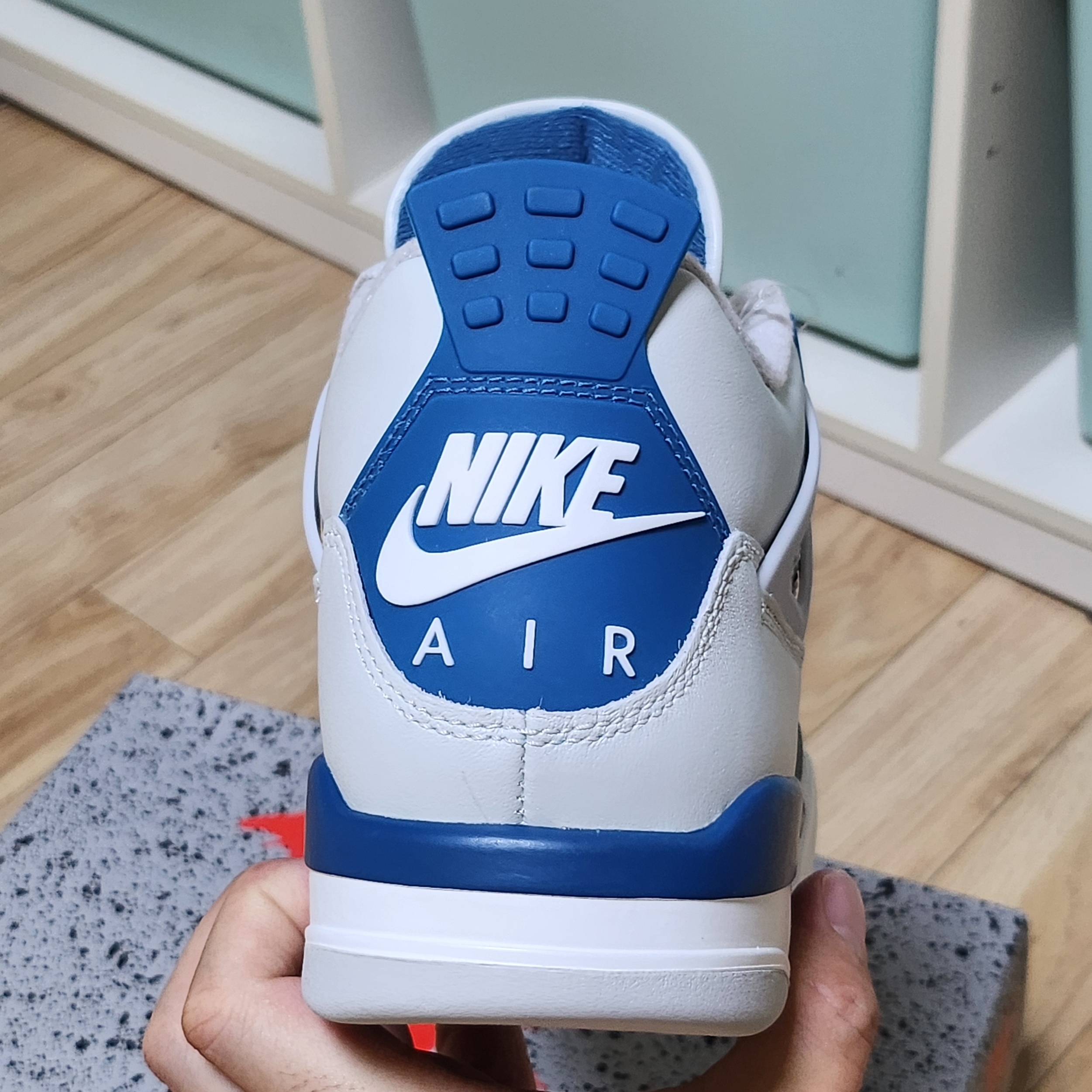 Jordan 4 Retro Industrial Blue 착용 스타일 - 2
