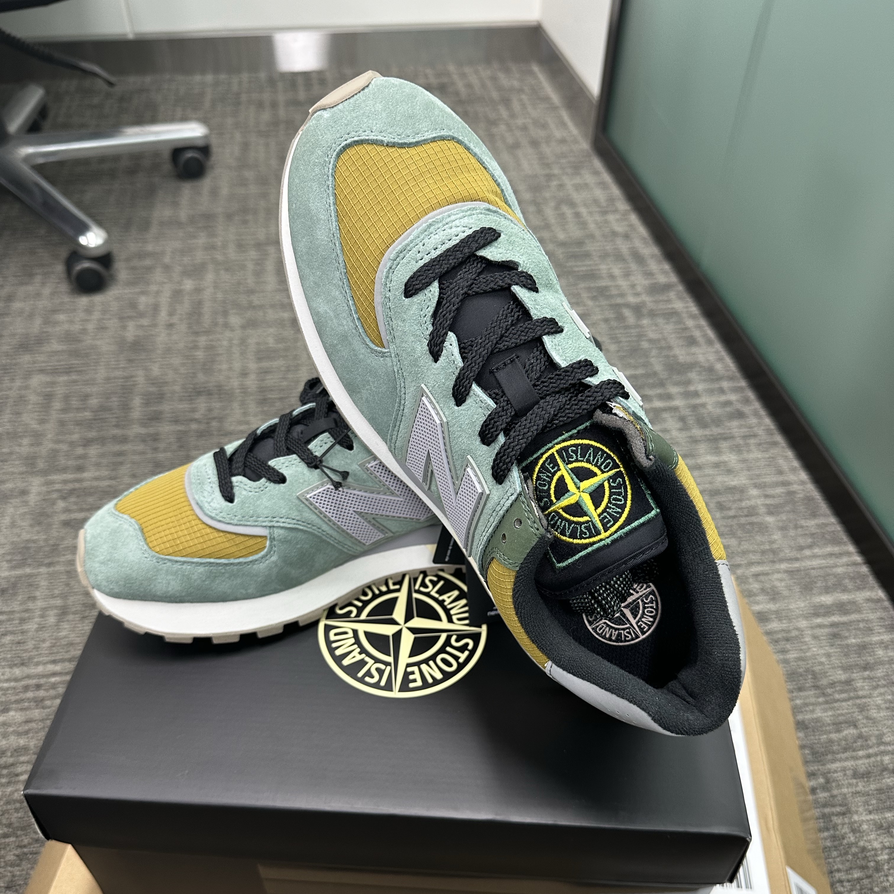 New Balance x Stone Island 574 Legacy Light Green 착용 스타일 - 1