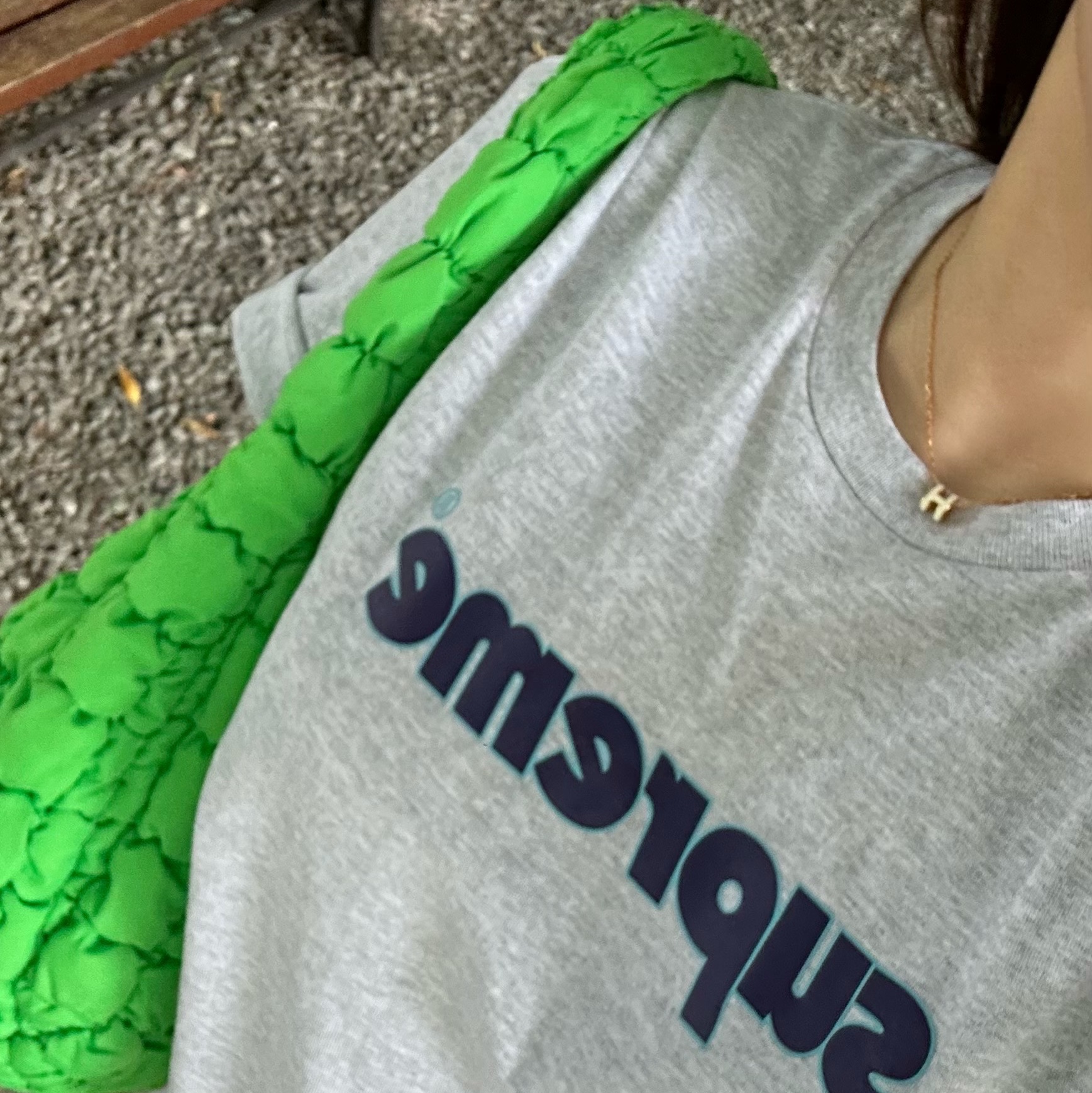 Supreme Pinline T-Shirt Ash Grey - 24SS, (W) Hermes Mini Pop H Pendant Rose Gold & Blanc 착용 스타일
