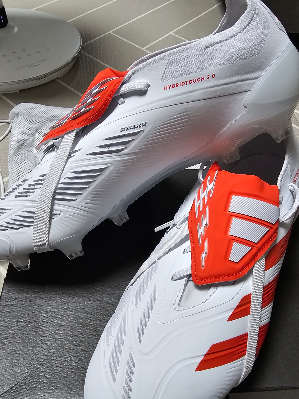 Adidas Predator Elite FT FG Cloud White Bright Red 착용 스타일
