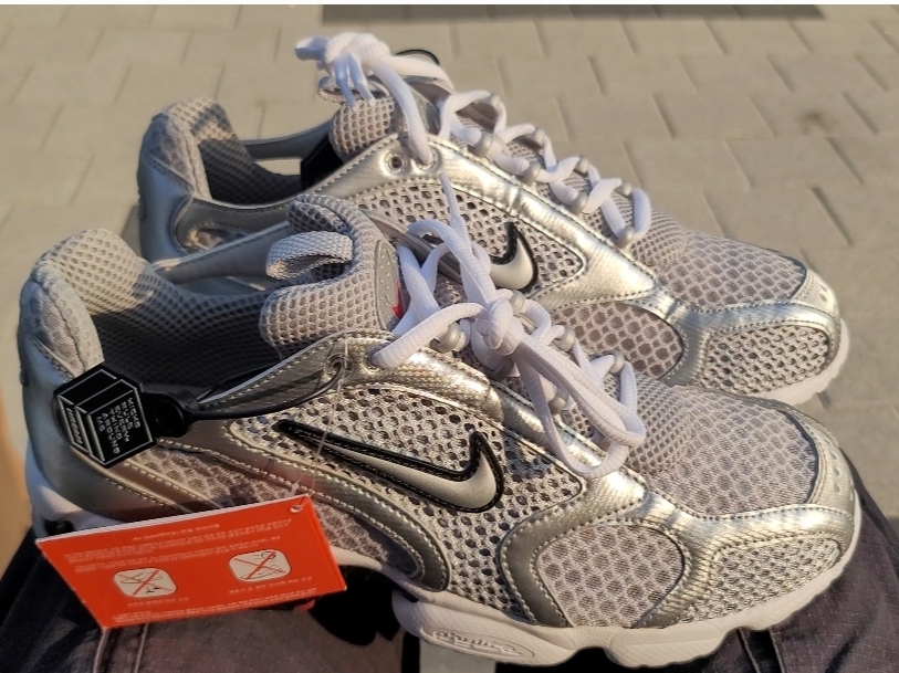 Nike Air Zoom Spiridon Cage 2 Metallic Silver 착용 스타일 - 2