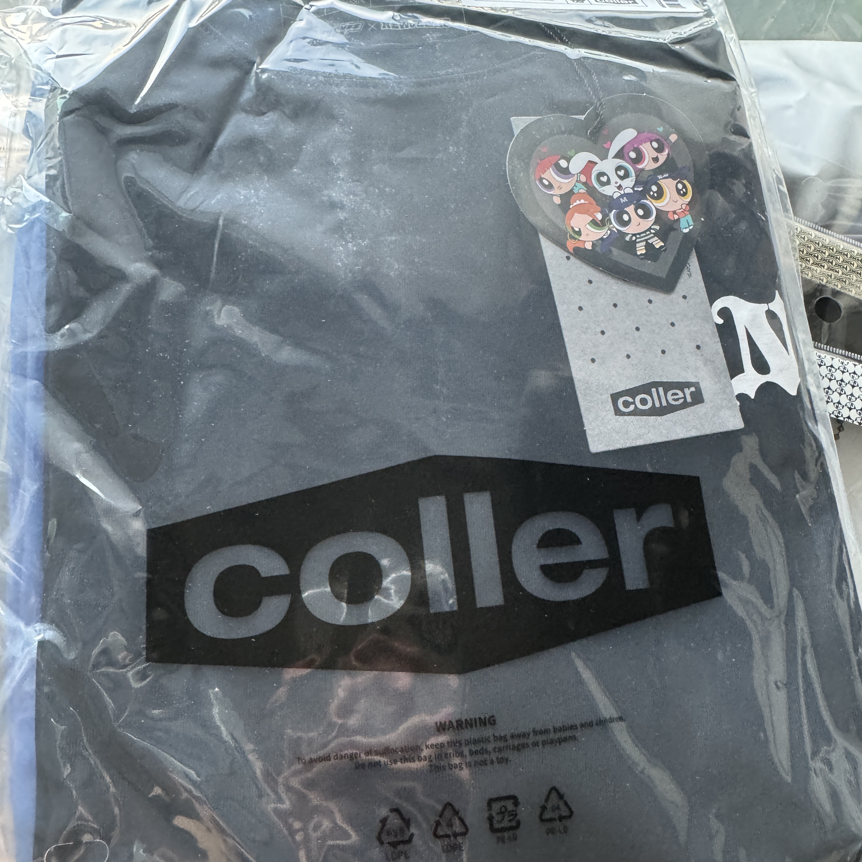 NewJeans x The Powerpuff Girls T-Shirt Black 착용 스타일