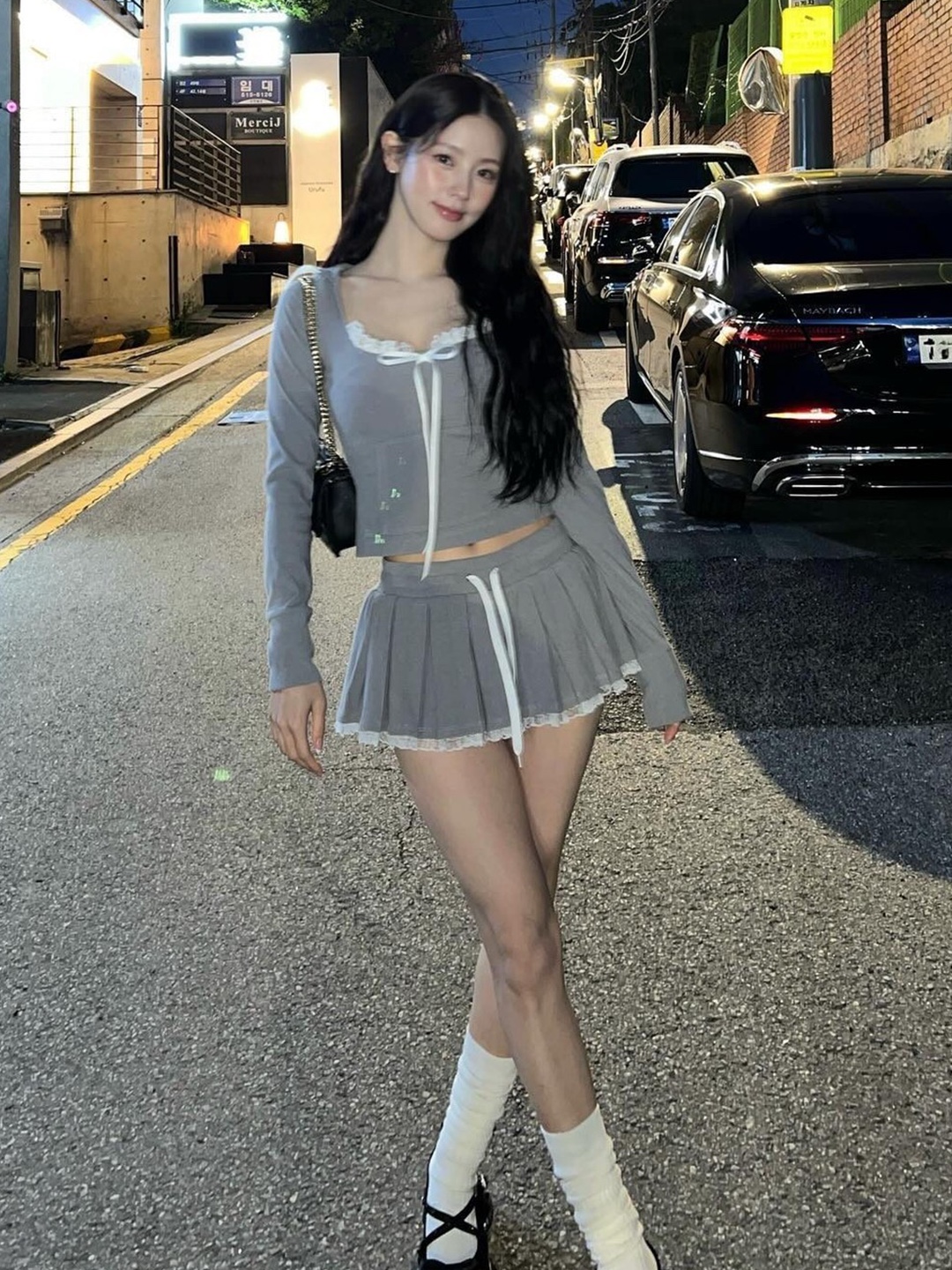 (W) Miu Miu Light Wool Miniskirt Slate Gray, (W) Courreges Reedition Vinyl Mini Skirt Steel Grey 착용 스타일 - 3