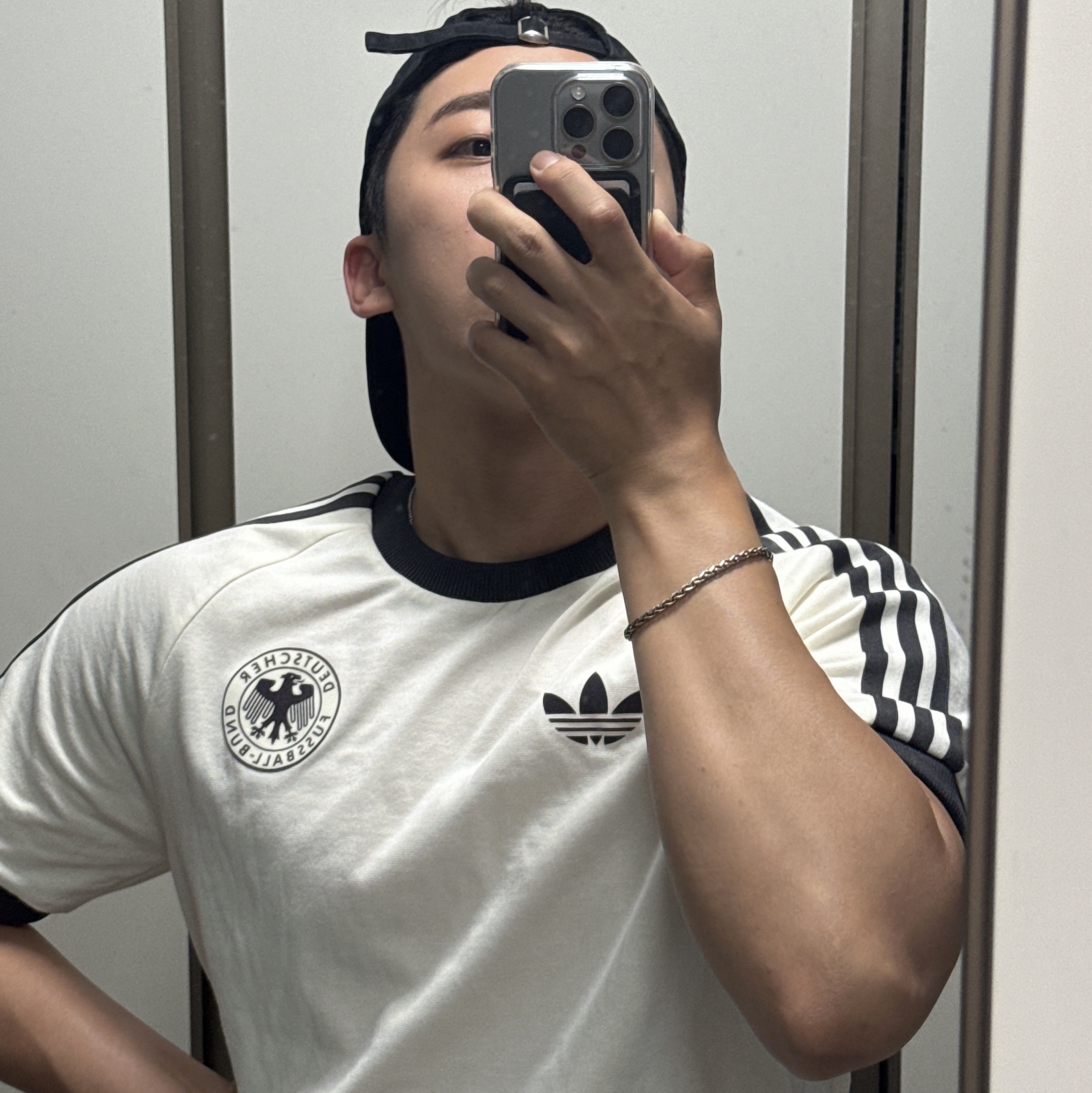 Adidas German Adicolor Classic 3-Stripes T-Shirt Off White - KR Sizing 착용 스타일