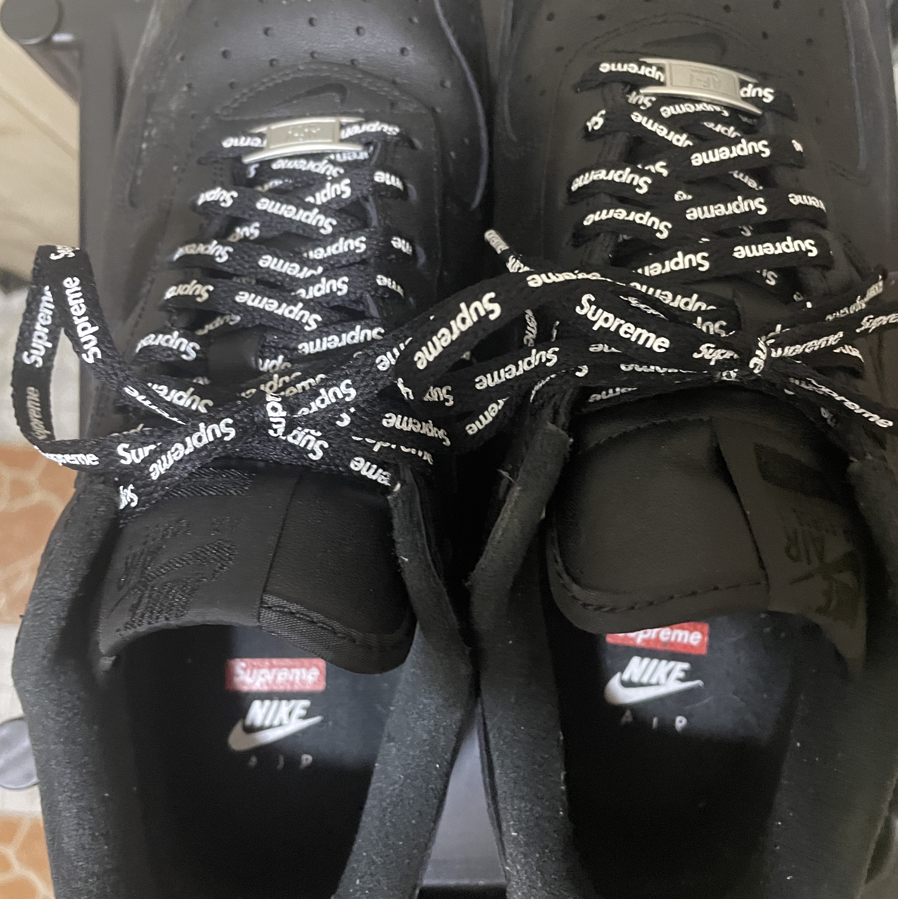 Nike x Supreme Air Force 1 Low Black 착용 스타일