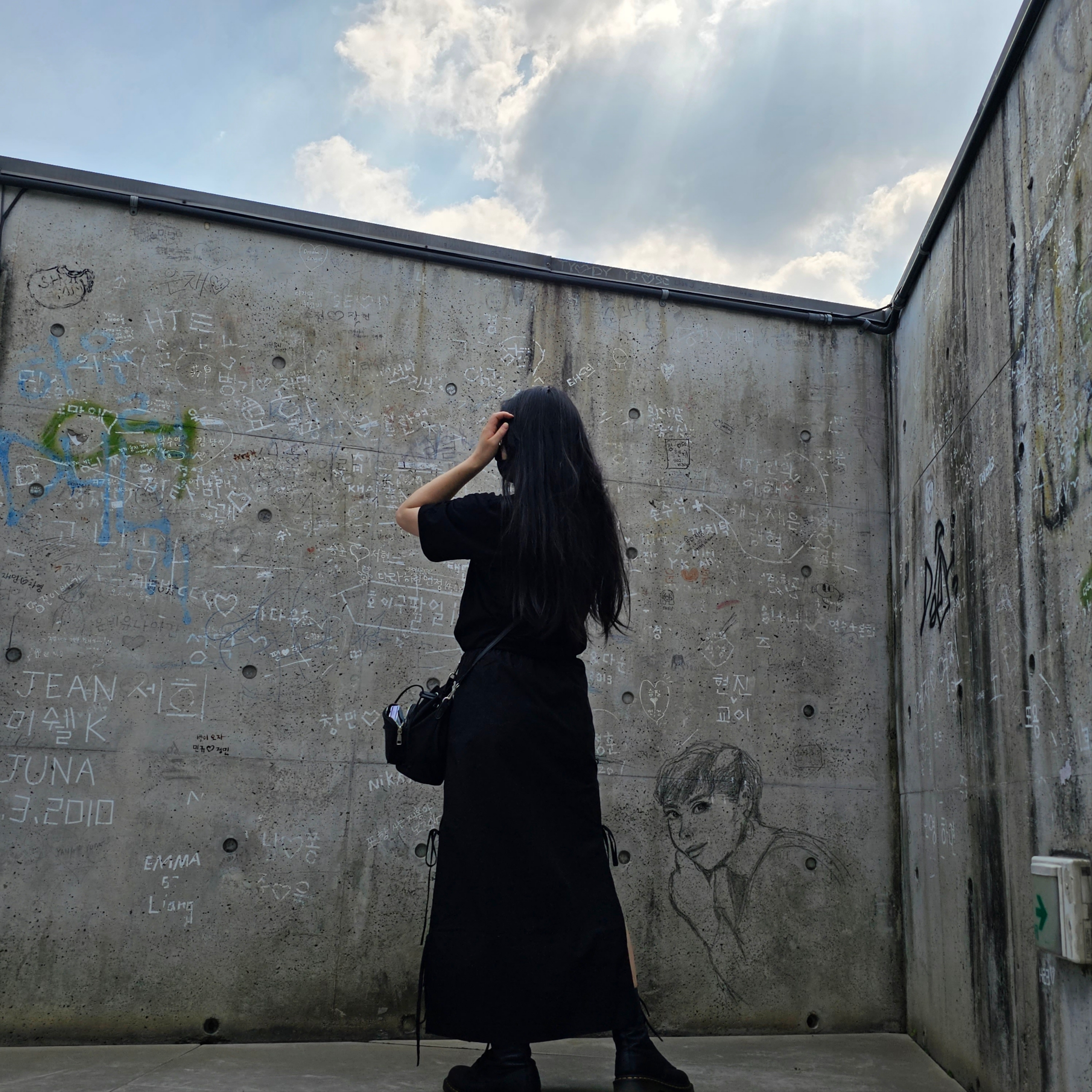 (W) Dr. Martens 1490 Virginia Black 착용 스타일