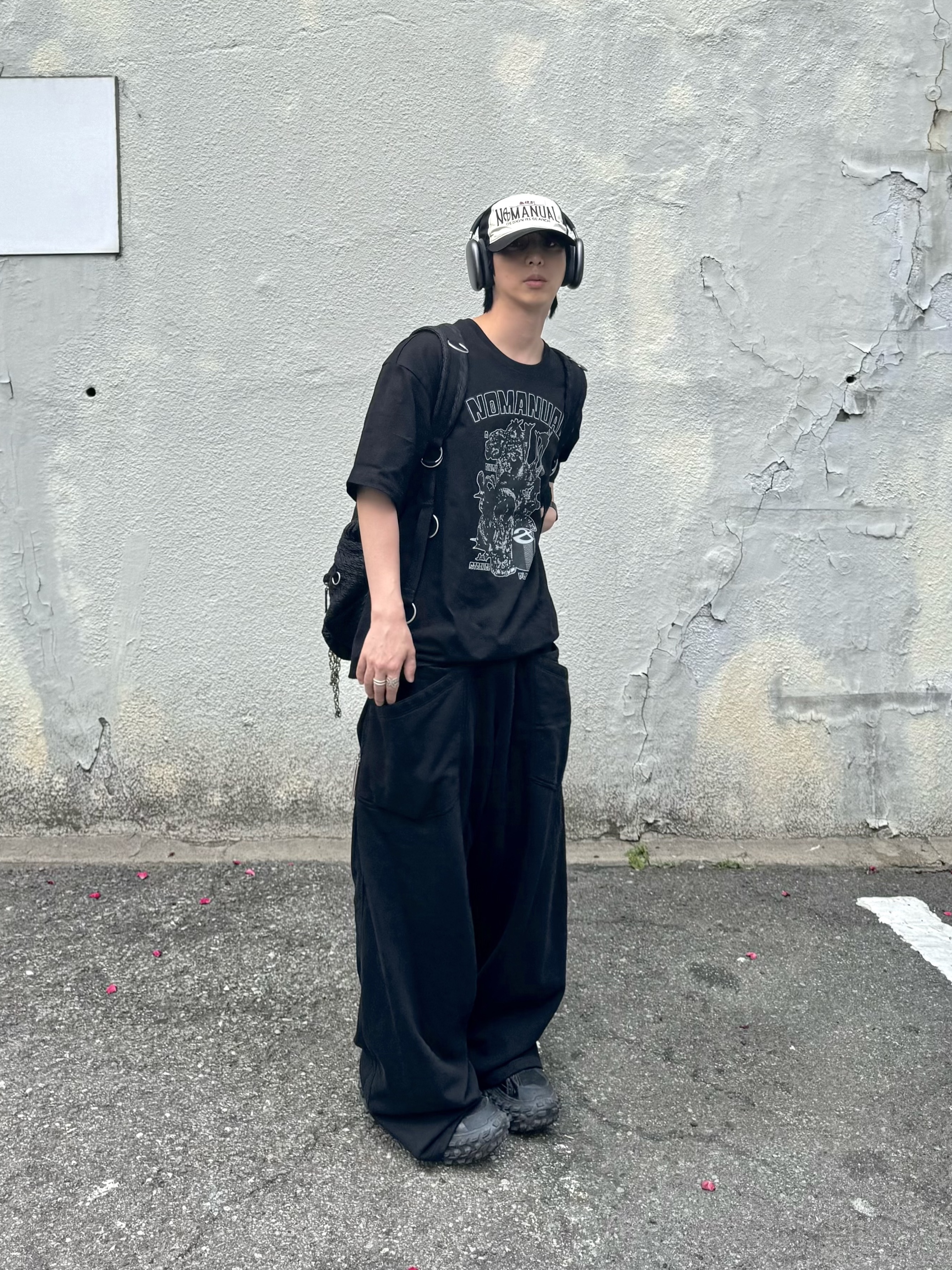 Balenciaga Defender Sneakers Black 착용 스타일 - 2