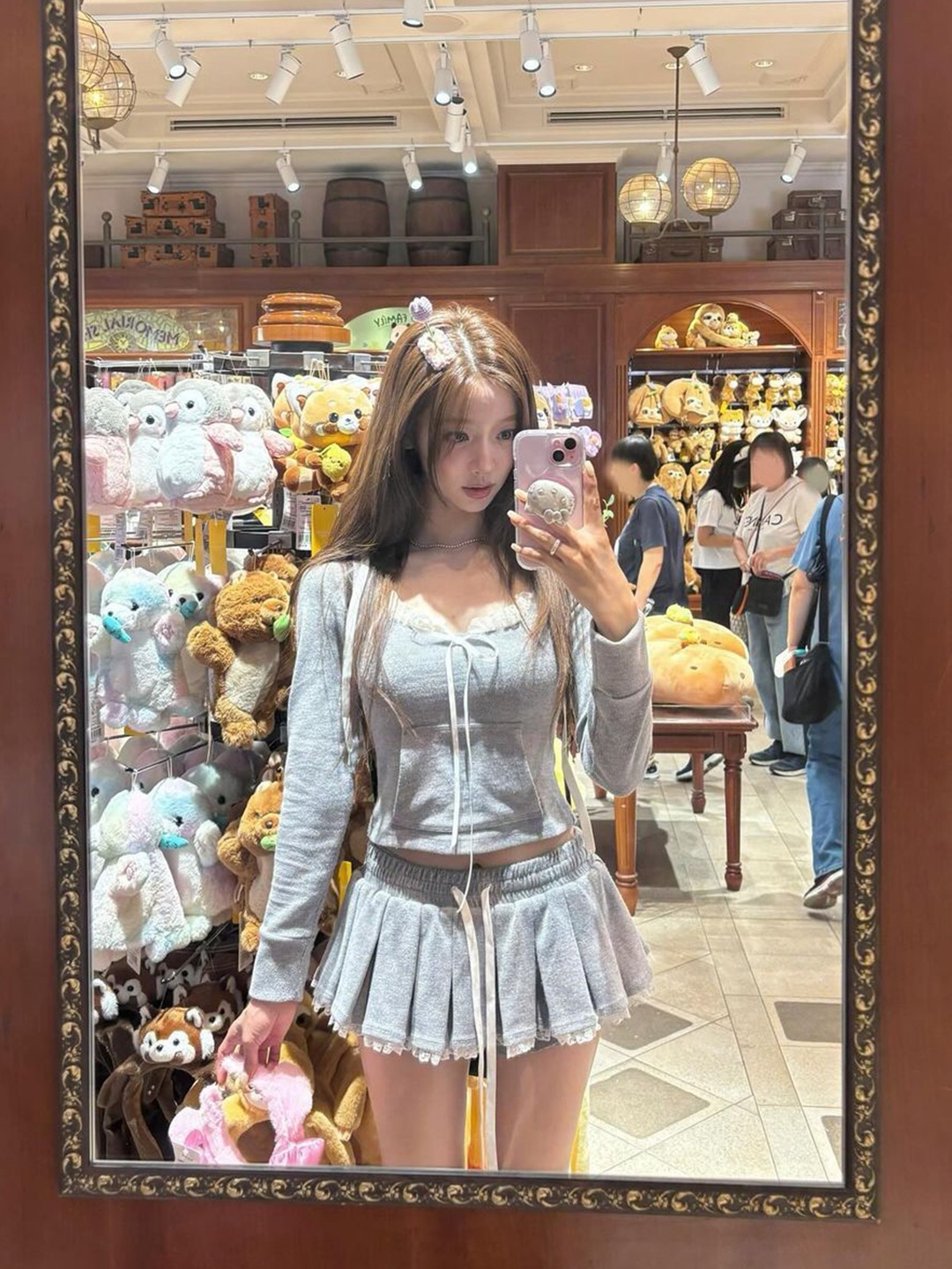 (W) Miu Miu Light Wool Miniskirt Slate Gray, (W) Courreges Reedition Vinyl Mini Skirt Steel Grey 착용 스타일 - 4