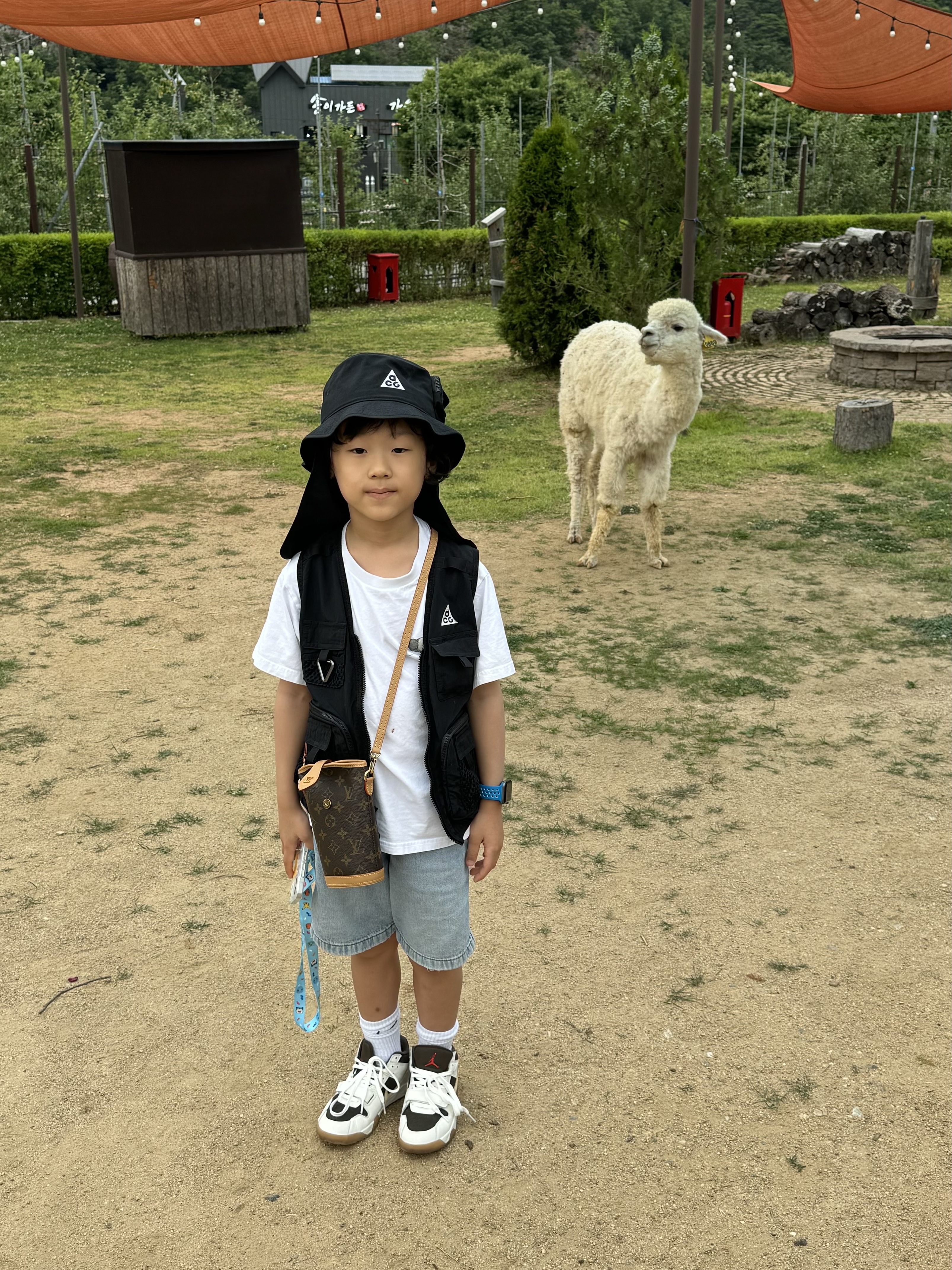 (PS) Jordan x Travis Scott Jumpman Jack TR Sail and Dark Mocha, (Kids) Nike ACG Utility Vest Black 착용 스타일 - 5