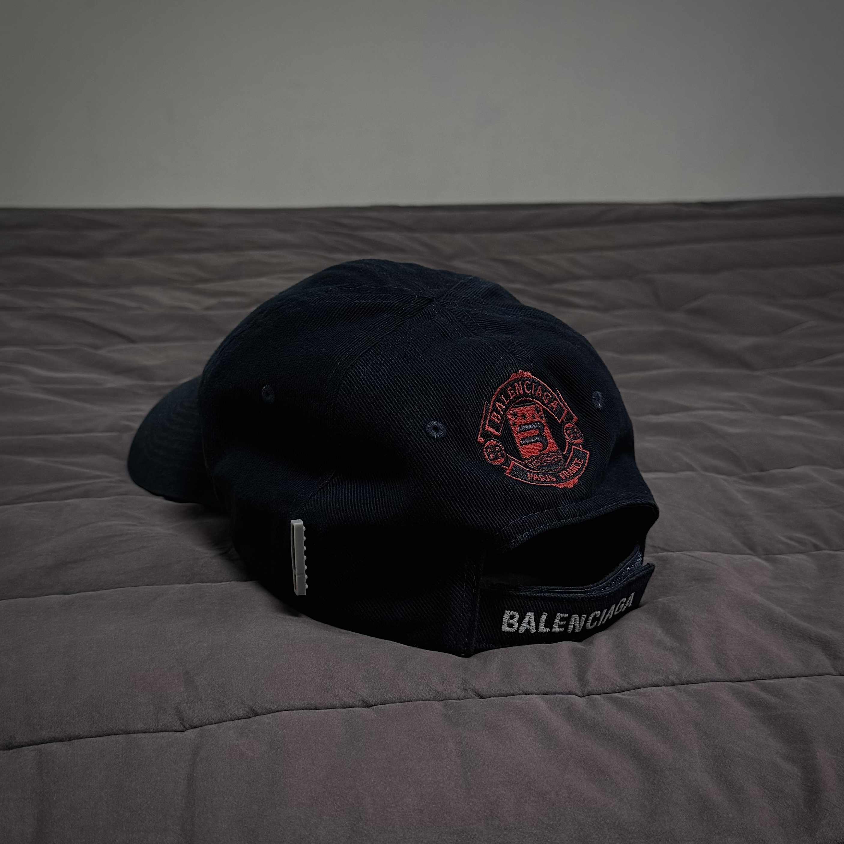 Balenciaga Unity Snowboard Cap Navy Blue 착용 스타일 - 2