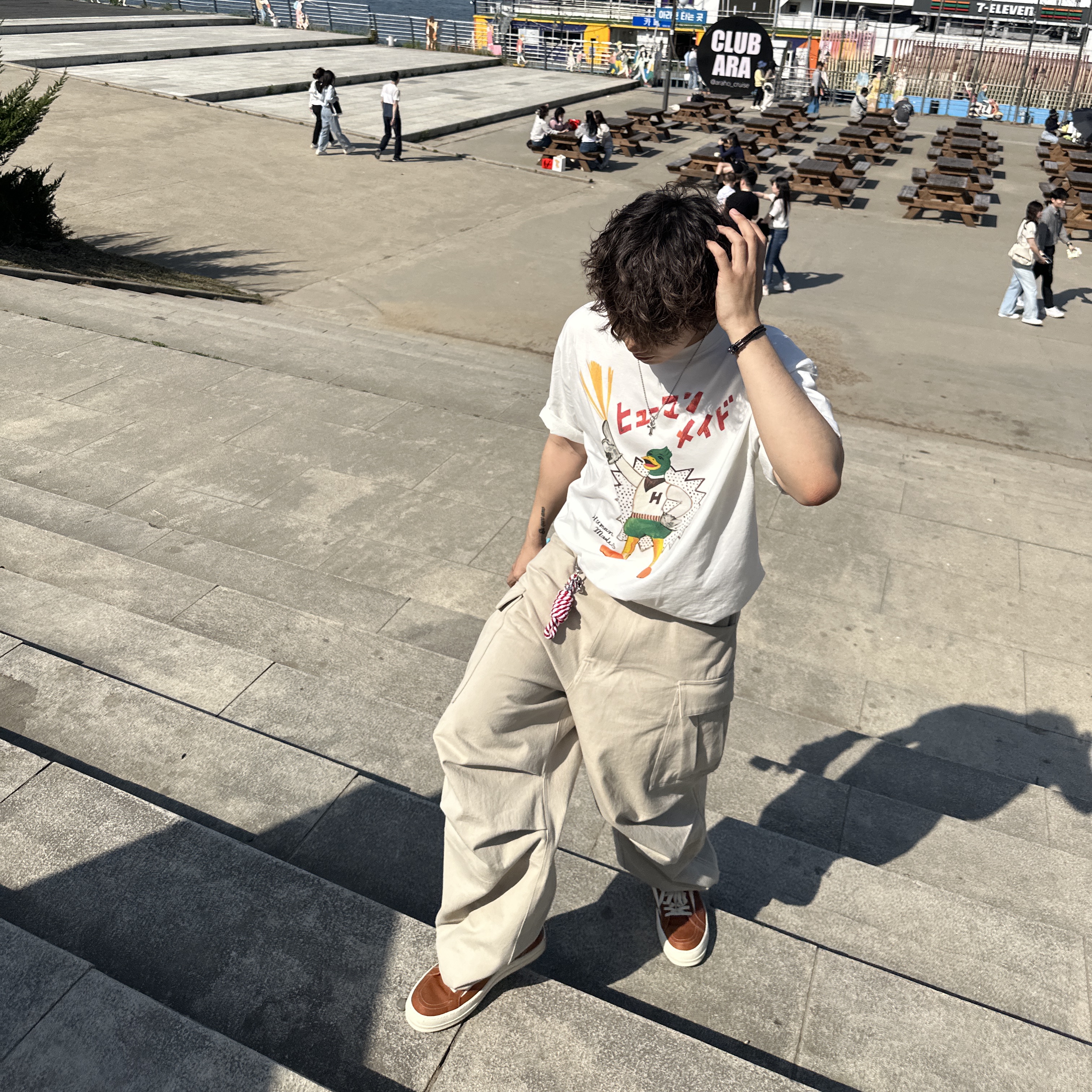 Human Made Keiko Sootome T-Shirt #13 White, Nonnod Side Zip Cargo Pants Beige 착용 스타일