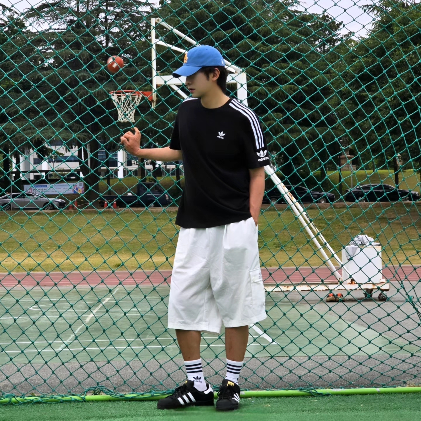 Adidas Adicolor Classics 3-Stripes T-Shirt Black - KR Sizing, Adidas Superstar Core Black White 착용 스타일 - 1