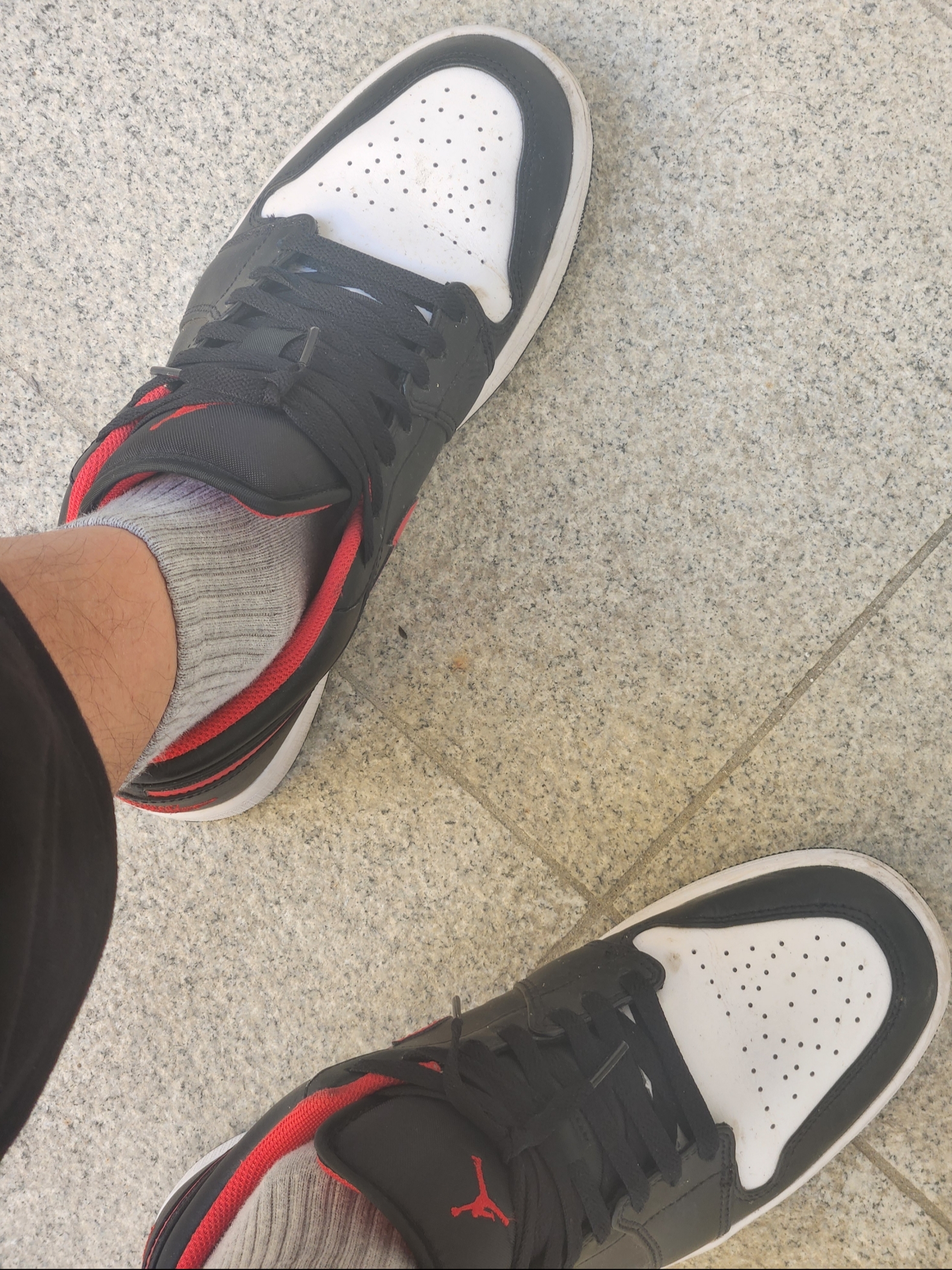 Palace Hesh Strapback Black - 23SS, Jordan 1 Low Black Fire Red 착용 스타일 - 2