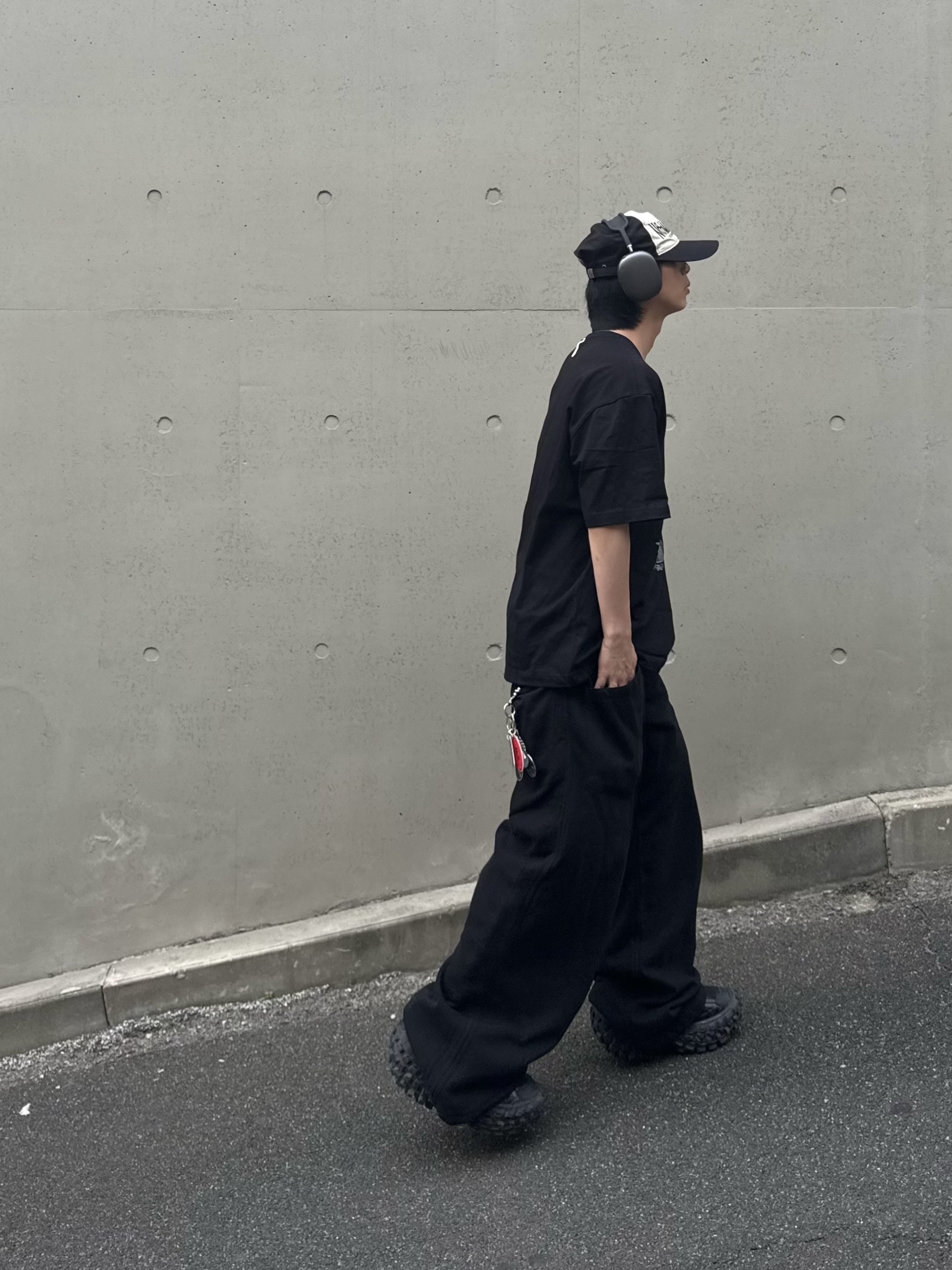 Balenciaga Defender Sneakers Black 착용 스타일 - 4