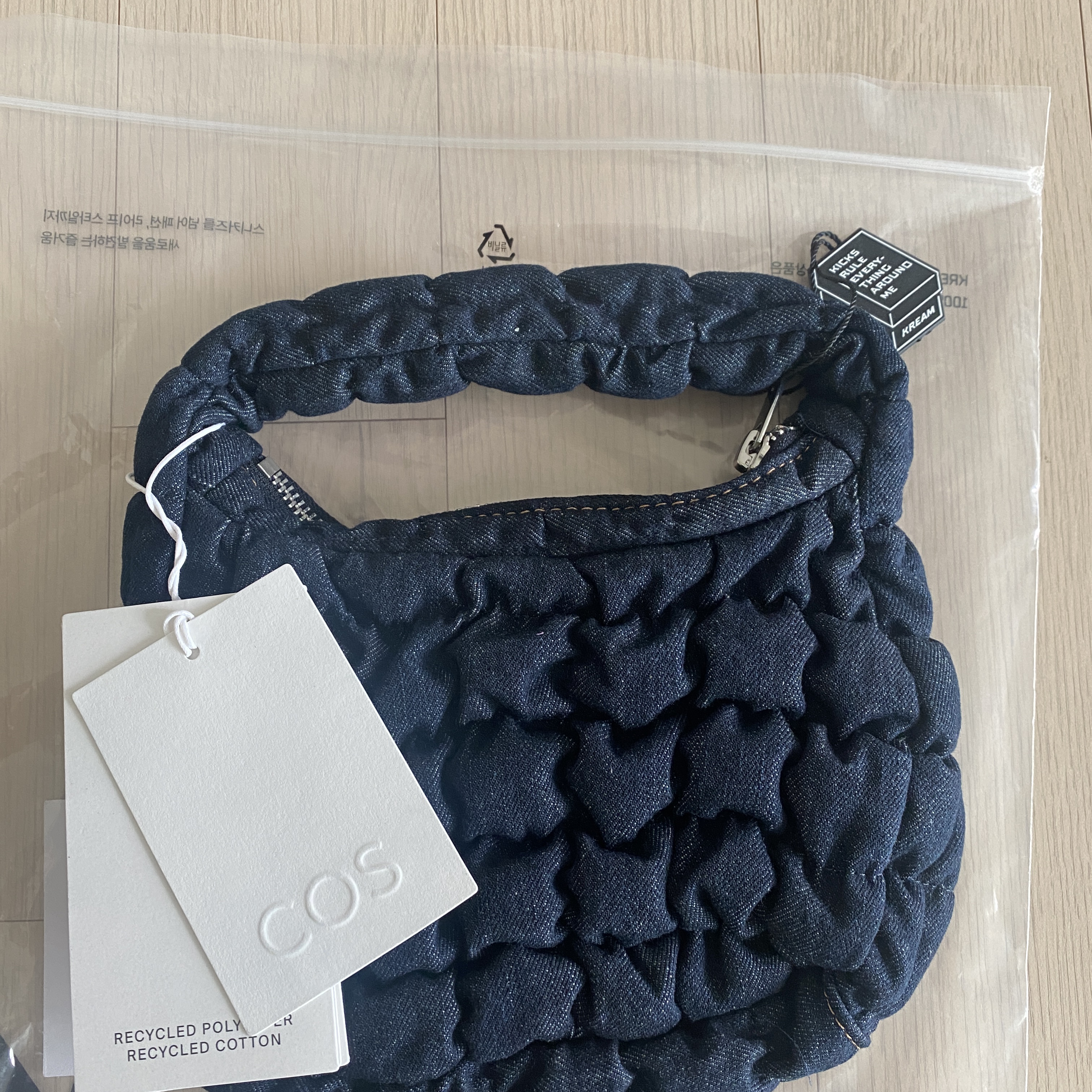 COS Quilted Micro Bag Dark Blue Denim 착용 스타일