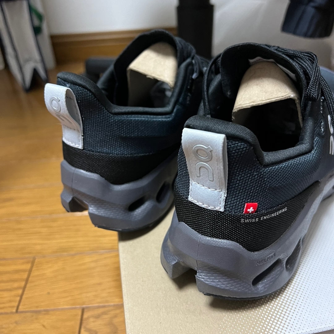 On Running Cloudsurfer Trail Waterproof Black Eclipse 착용 스타일 - 1