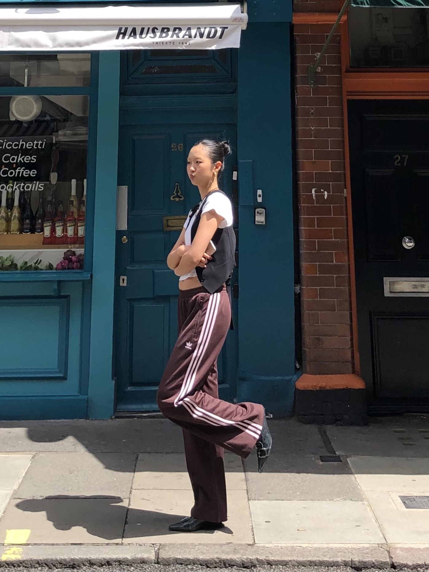 (W) Adidas Originals Beckenbauer Track Pants Shadow Brown - KR Sizing, (W) Adidas Originals Beckenbauer Track Pants Shadow Brown - US Sizing 착용 스타일 - 3